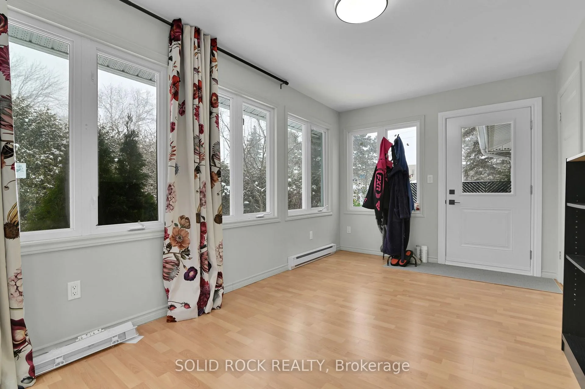 Photo 23 of 28 Carbrooke Street, Ottawa, Kanata - Glencairn/Hazeldean — HOMEH