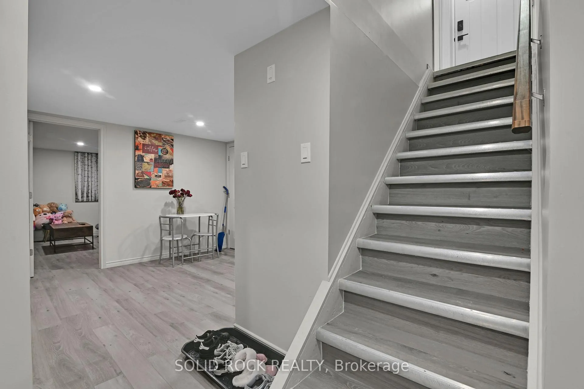 Photo 25 of 28 Carbrooke Street, Ottawa, Kanata - Glencairn/Hazeldean — HOMEH