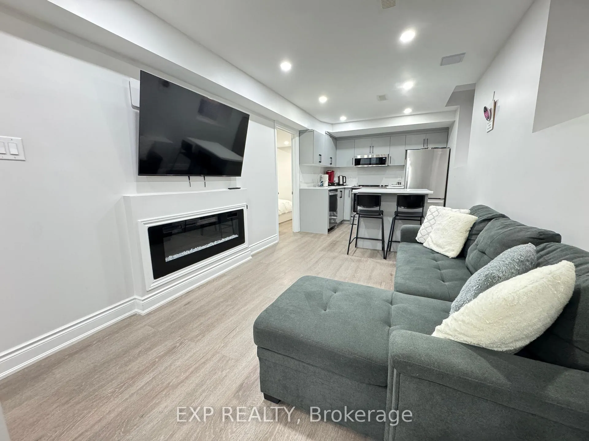 Photo 5 of Unit Basement, 164 Morningside Drive, Halton Hills, Georgetown — HOMEH