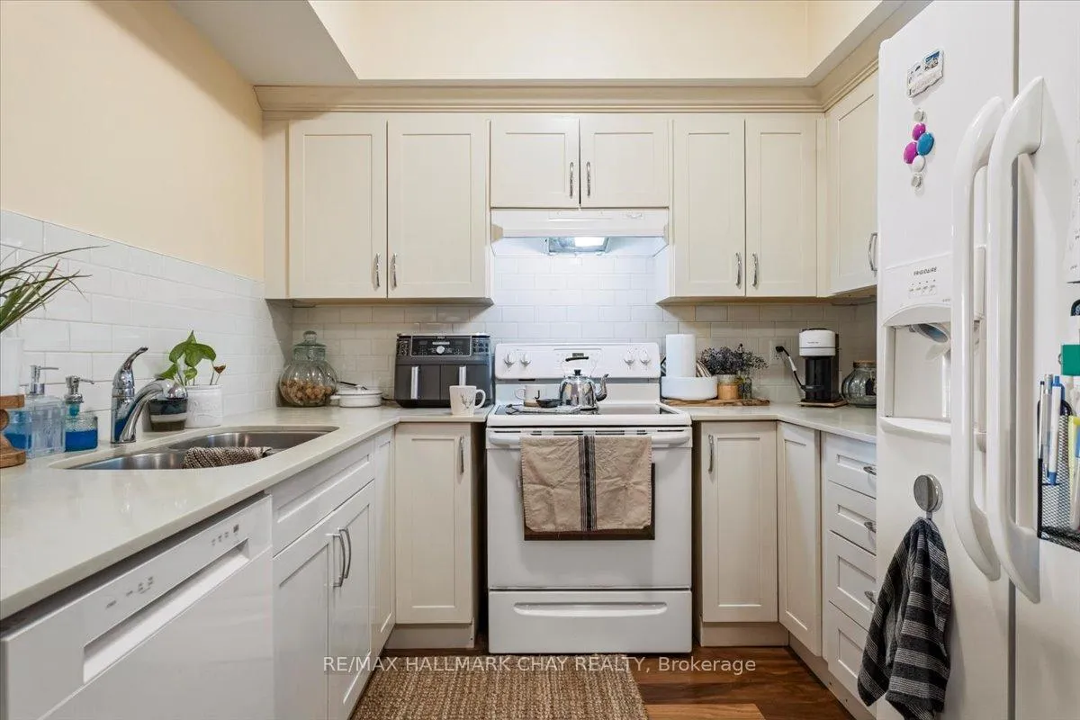 Photo 13 of Unit 306, 720 Yonge Street, Barrie, Painswick South — HOMEH