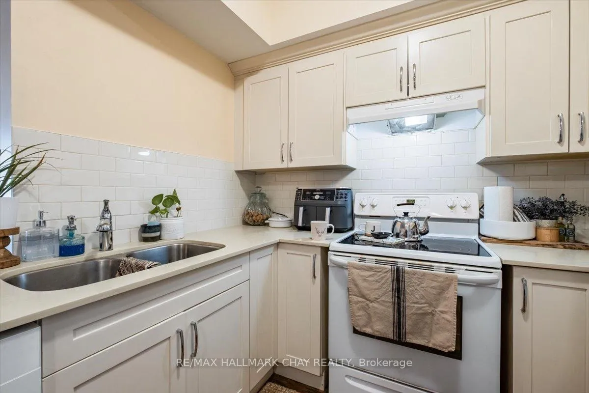 Photo 14 of Unit 306, 720 Yonge Street, Barrie, Painswick South — HOMEH