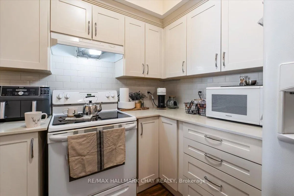 Photo 15 of Unit 306, 720 Yonge Street, Barrie, Painswick South — HOMEH