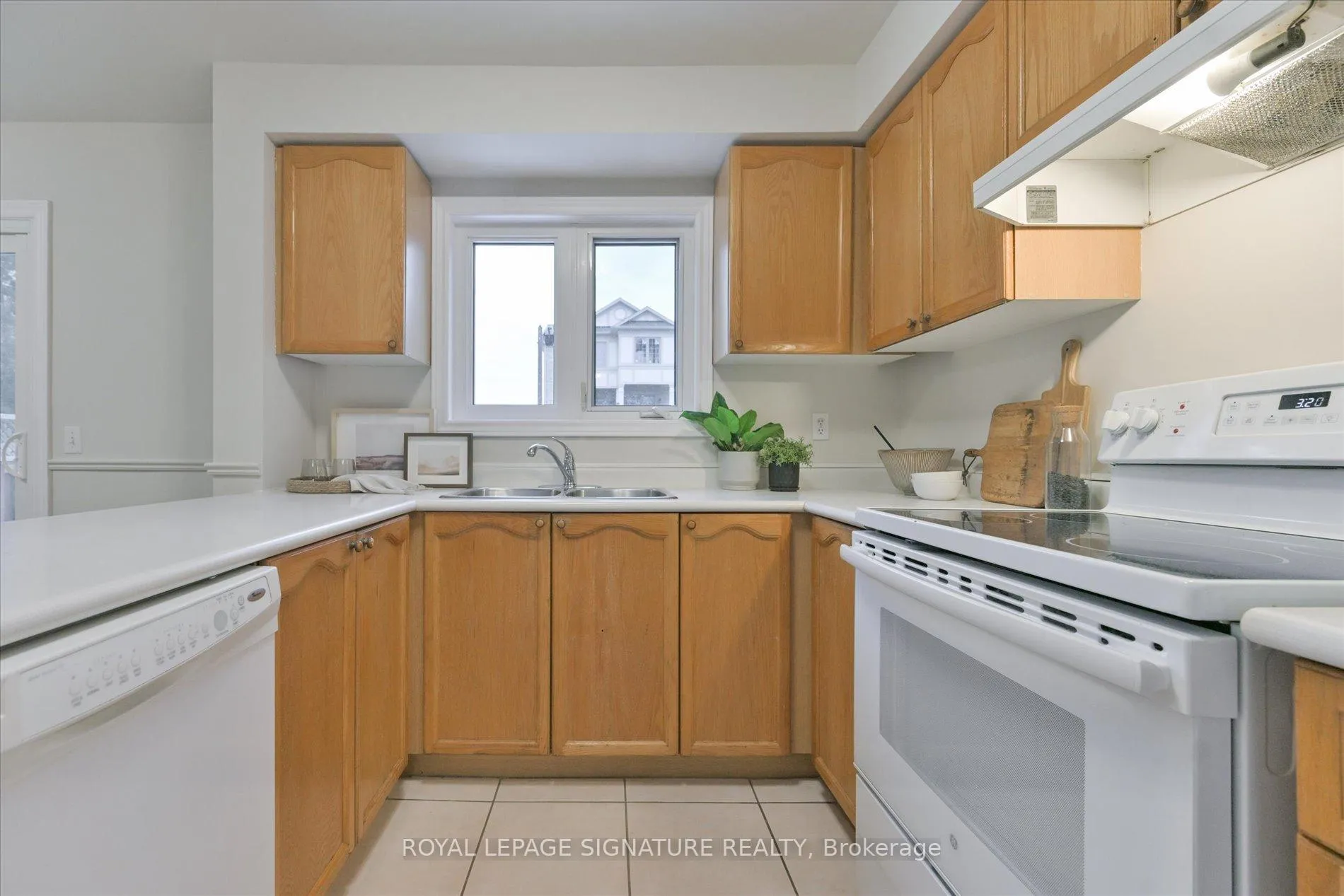 Photo 11 of Unit 6, 6157 Kingston Road, Scarborough, Centennial Scarborough — HOMEH