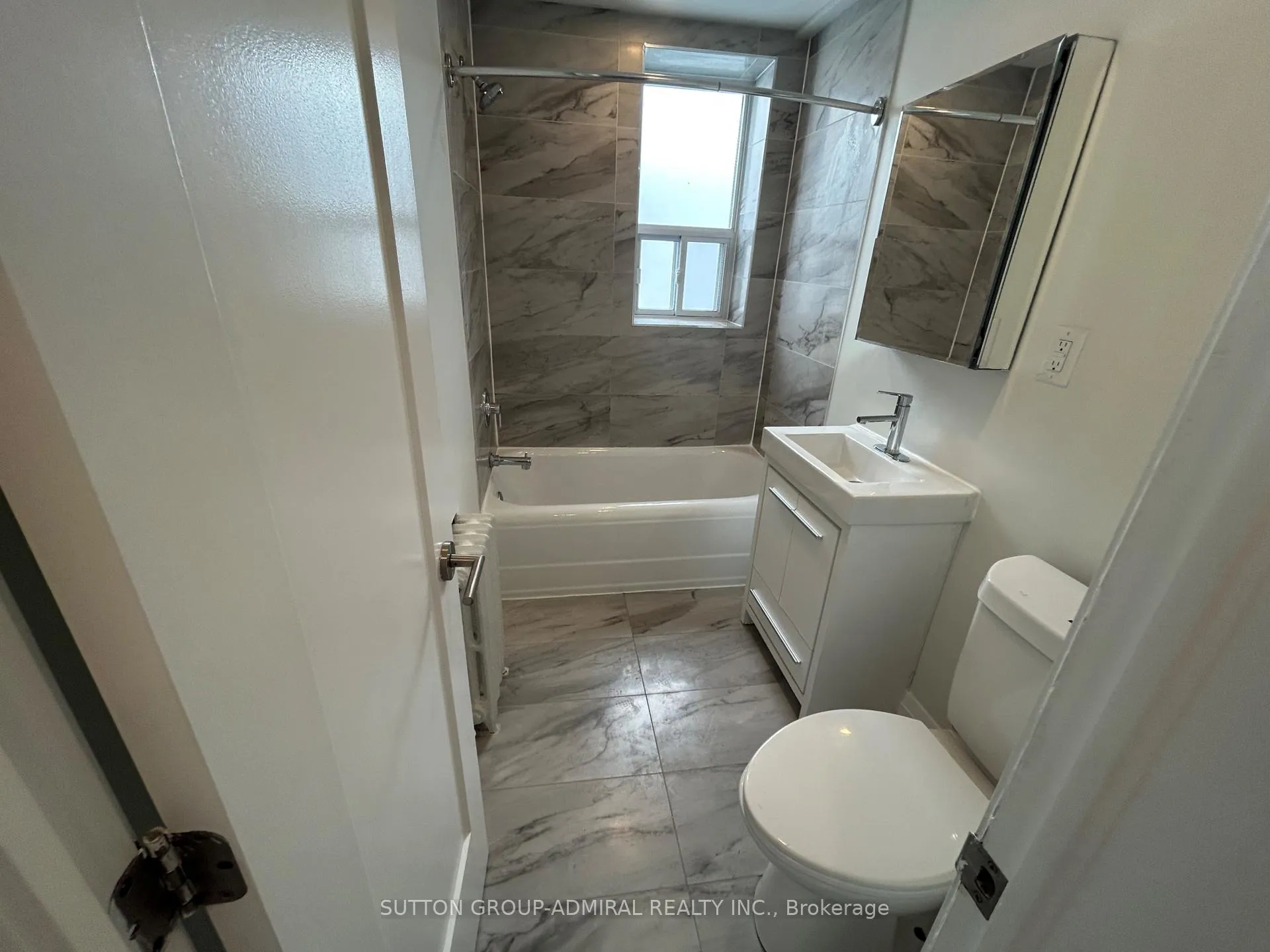 Photo 5 of Unit 202, 701 Eglinton Avenue W, Toronto, Forest Hill South — HOMEH