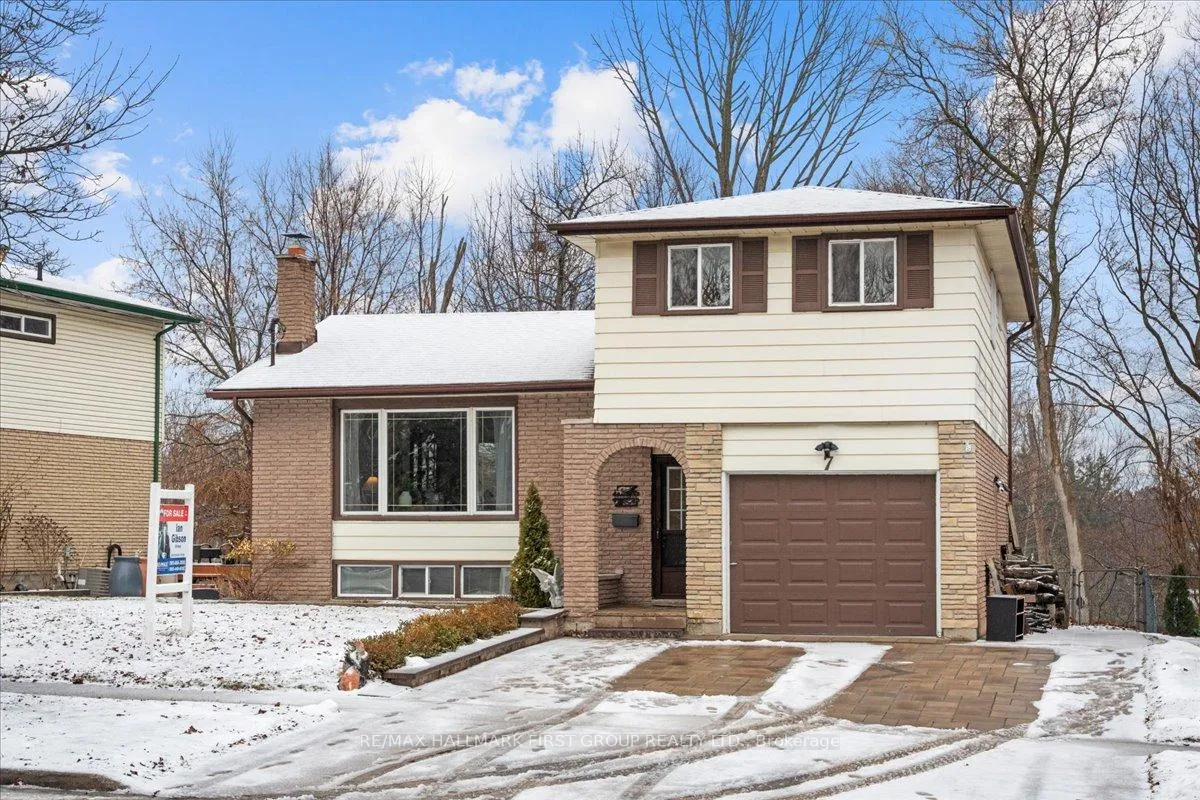 Photo 2 of 7 Cole Avenue, Clarington, Bowmanville — HOMEH