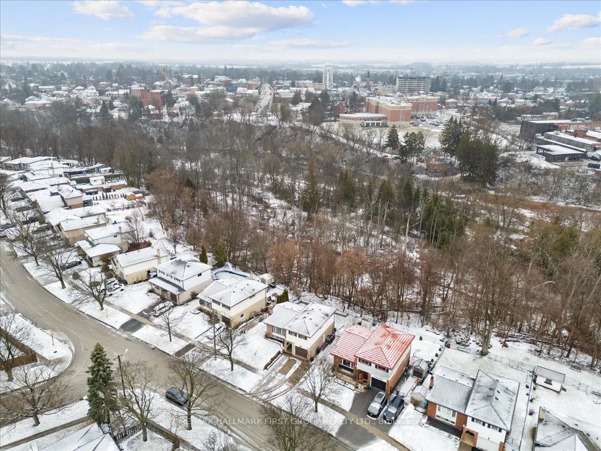 Photo 5 of 7 Cole Avenue, Clarington, Bowmanville — HOMEH