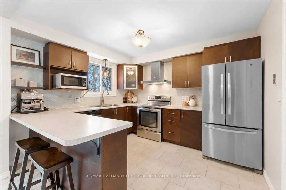 Photo 13 of 7 Cole Avenue, Clarington, Bowmanville — HOMEH