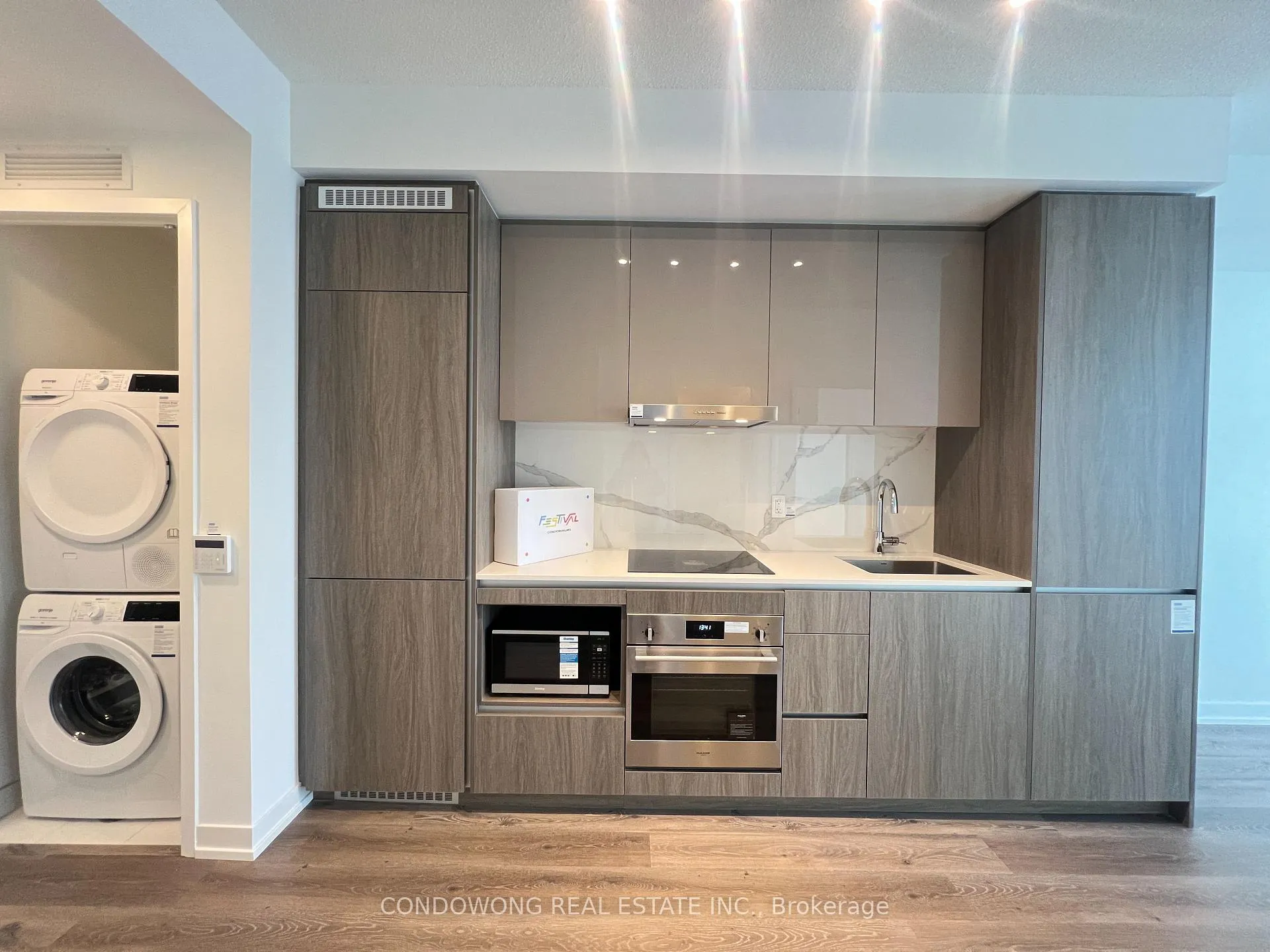 Photo 2 of Unit 2602, 28 Interchange Way, Vaughan, Vaughan Corporate Centre — HOMEH