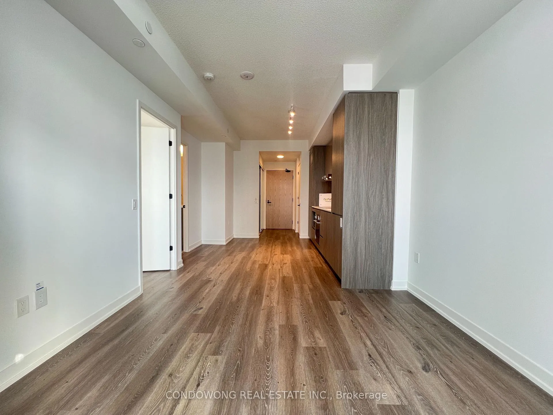 Photo 3 of Unit 2602, 28 Interchange Way, Vaughan, Vaughan Corporate Centre — HOMEH