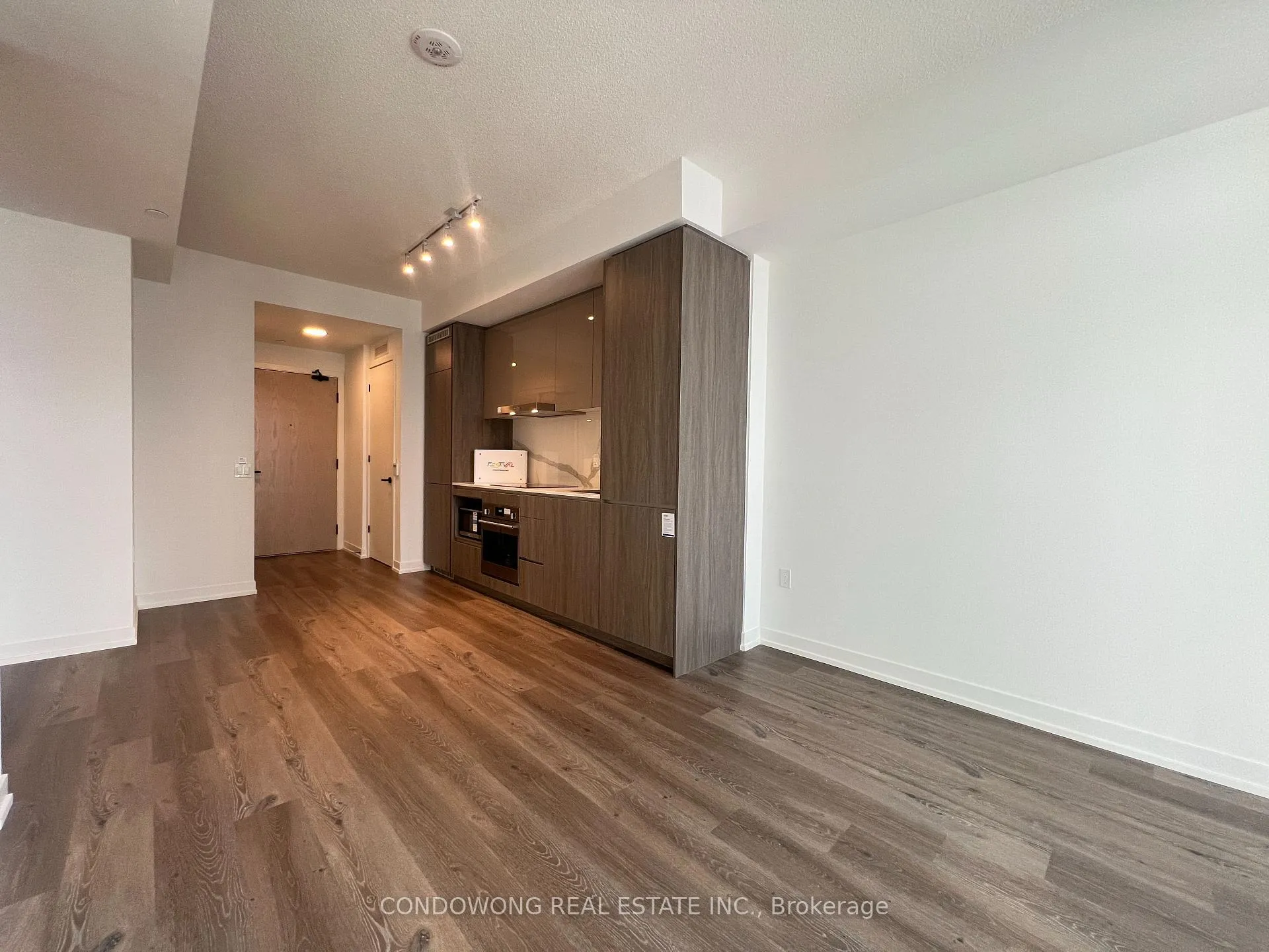 Photo 4 of Unit 2602, 28 Interchange Way, Vaughan, Vaughan Corporate Centre — HOMEH