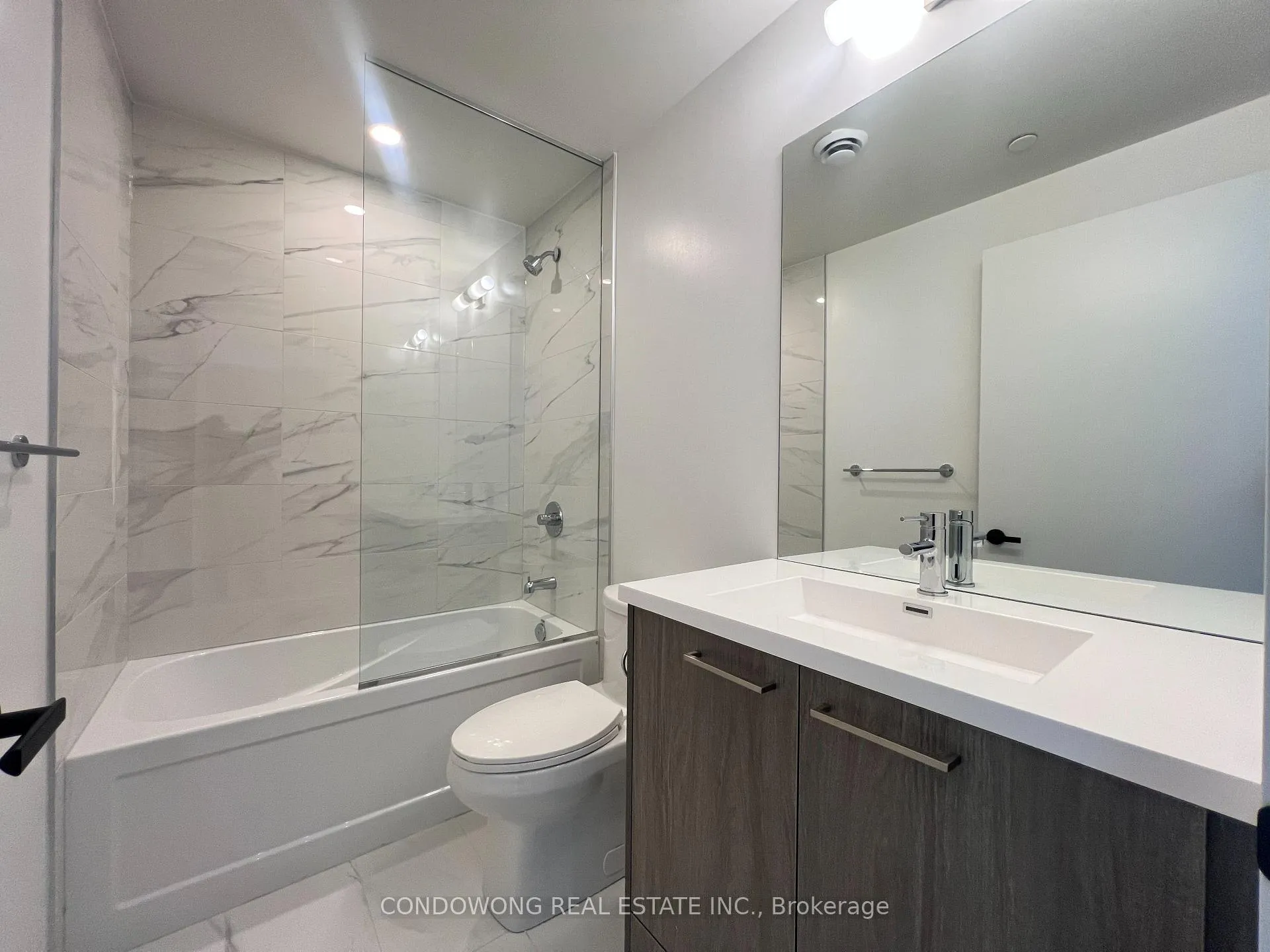 Photo 8 of Unit 2602, 28 Interchange Way, Vaughan, Vaughan Corporate Centre — HOMEH