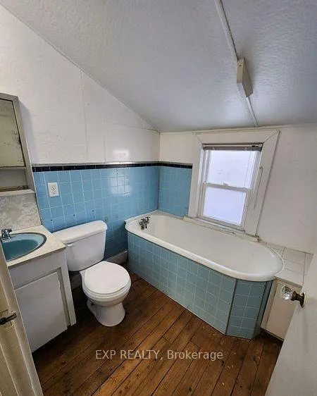 Photo 11 of 648 Glengrove Avenue, Toronto, Englemount-Lawrence — HOMEH