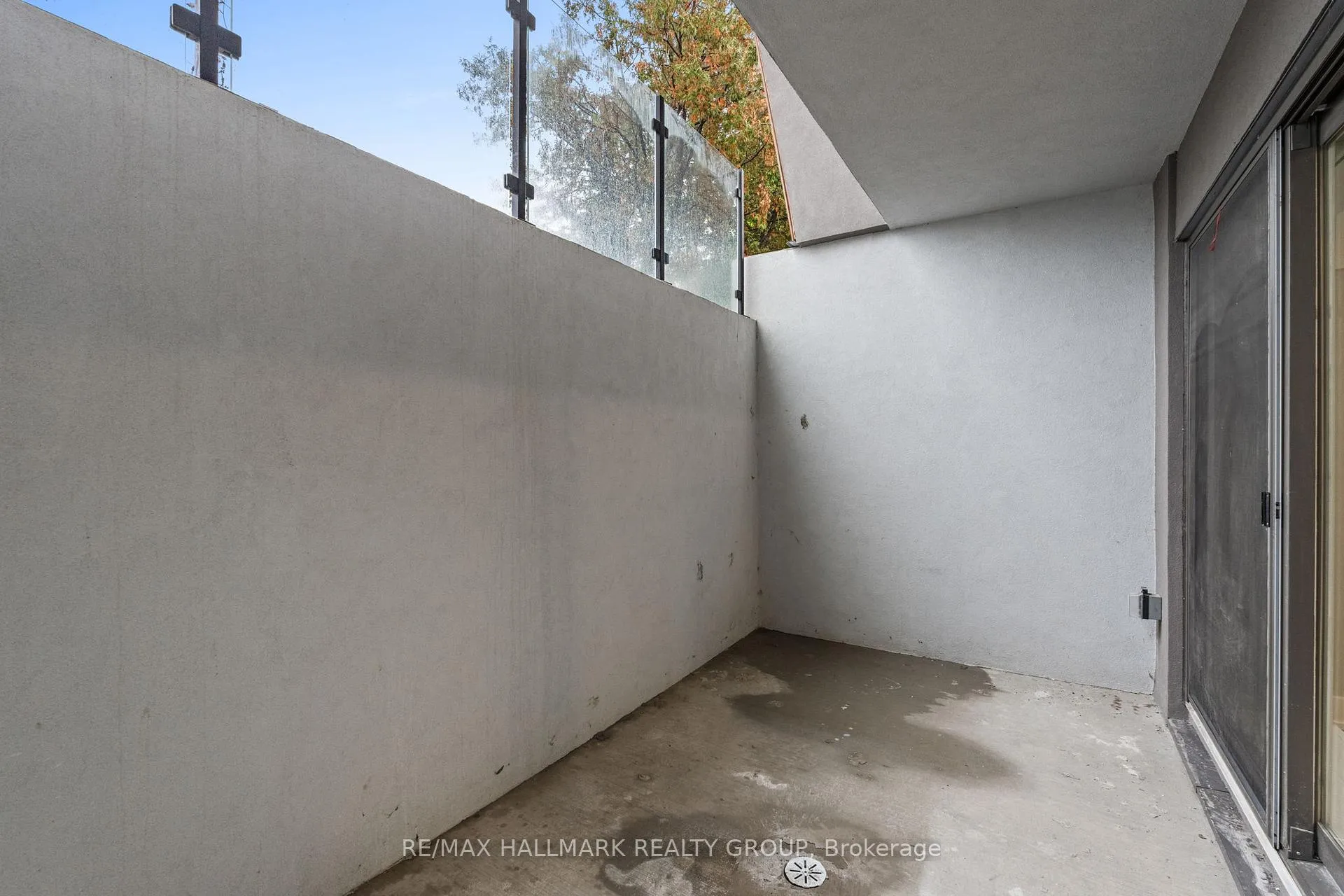 Photo 2 of Unit C, 886 Byron Avenue, Ottawa, McKellar/Highland — HOMEH