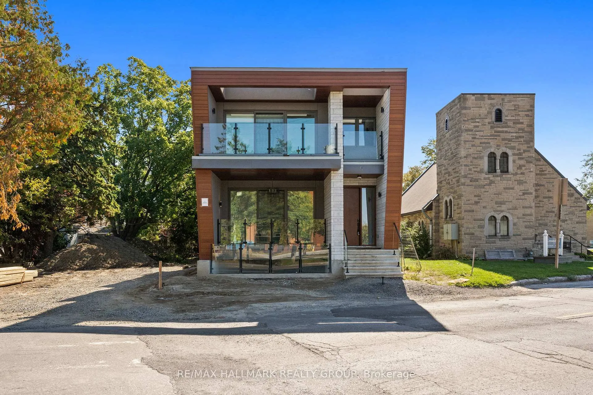 Photo 3 of Unit C, 886 Byron Avenue, Ottawa, McKellar/Highland — HOMEH