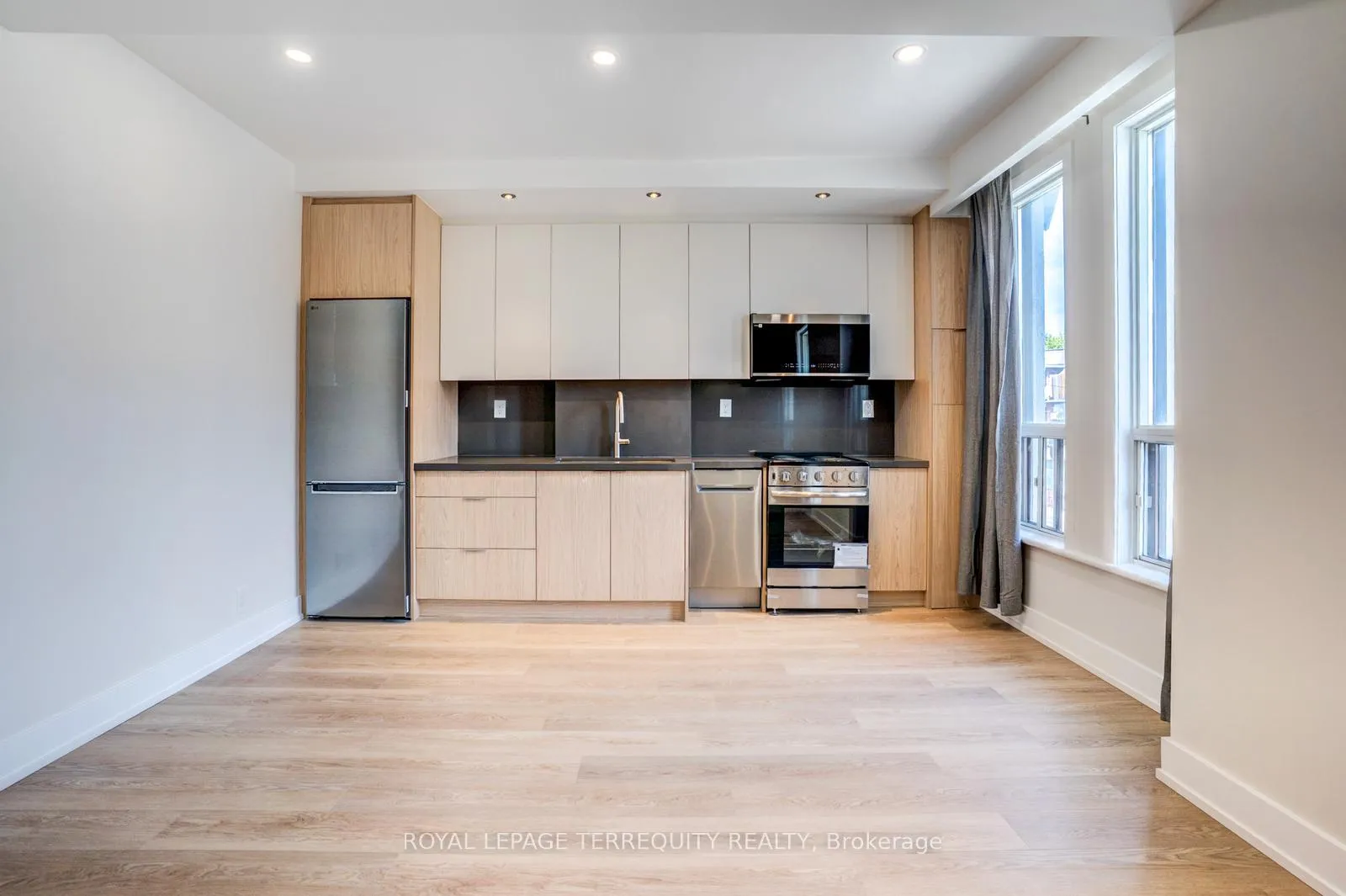 Photo 4 of Unit Upper, 743 Gerrard Street E, Toronto, South Riverdale — HOMEH