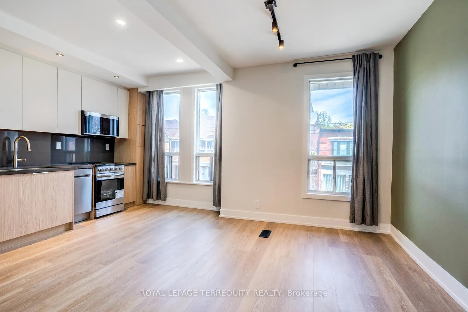 Photo 5 of Unit Upper, 743 Gerrard Street E, Toronto, South Riverdale — HOMEH