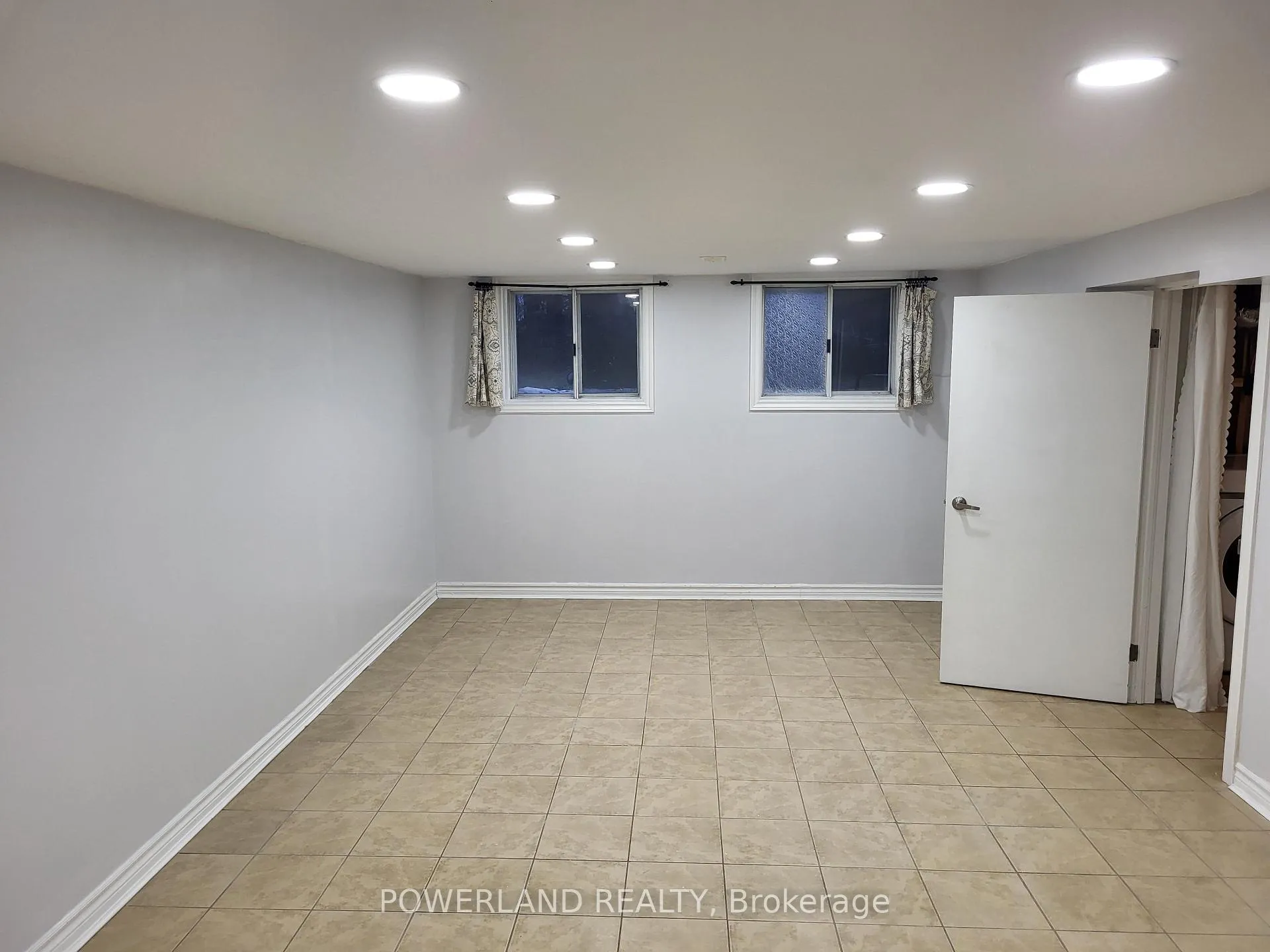 Photo 9 of Unit Lower, 45 Lincoln Green Drive, Markham, Bullock — HOMEH