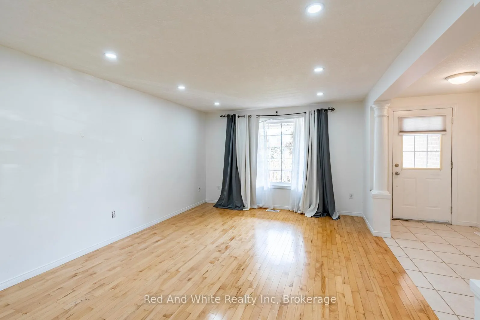 Photo 7 of Unit UPPER, 79 Munroe Crescent, Guelph, Clairfields/Hanlon Business Park — HOMEH