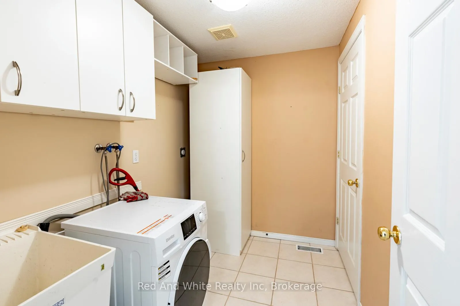 Photo 10 of Unit UPPER, 79 Munroe Crescent, Guelph, Clairfields/Hanlon Business Park — HOMEH