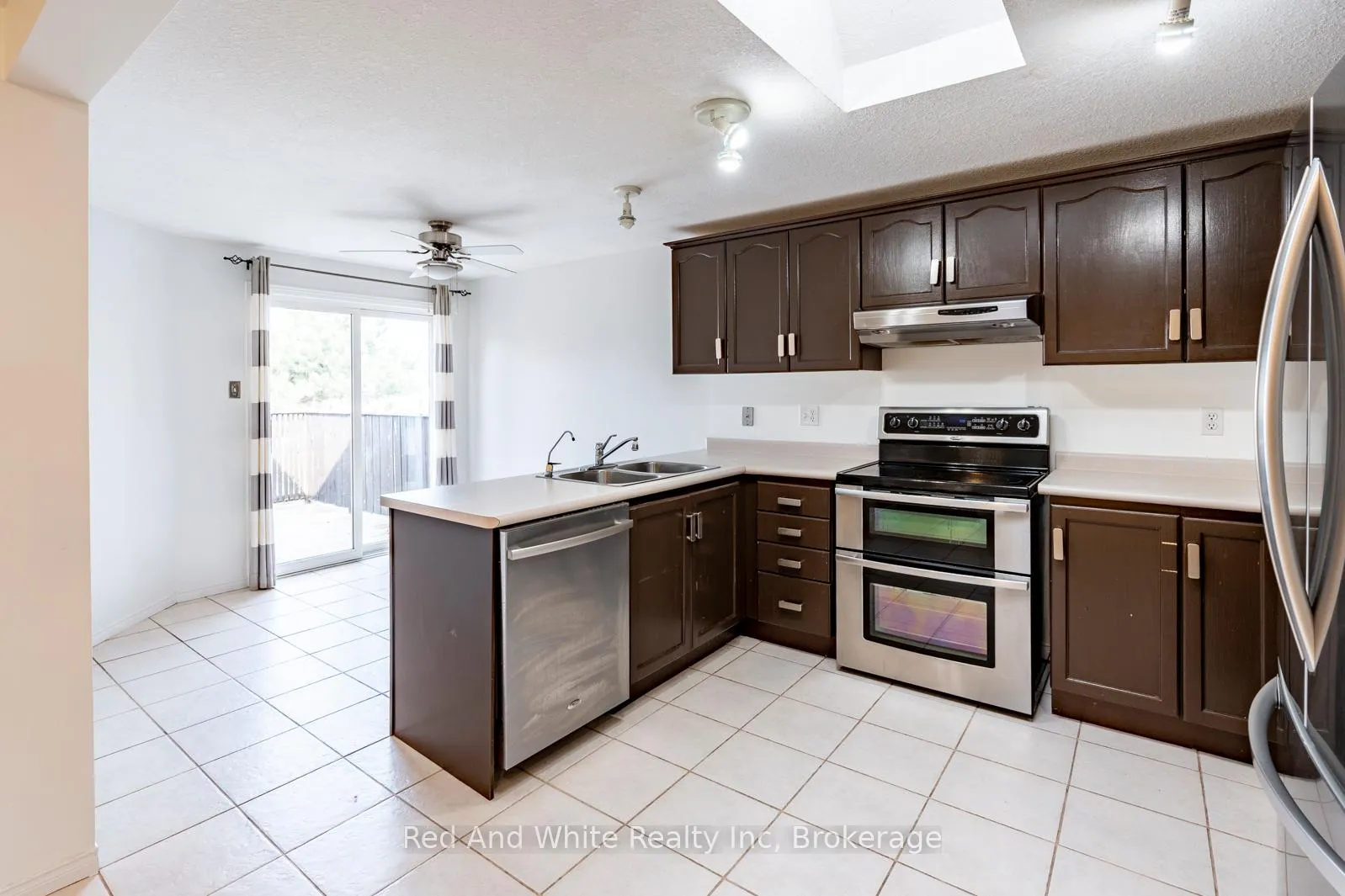 Photo 11 of Unit UPPER, 79 Munroe Crescent, Guelph, Clairfields/Hanlon Business Park — HOMEH