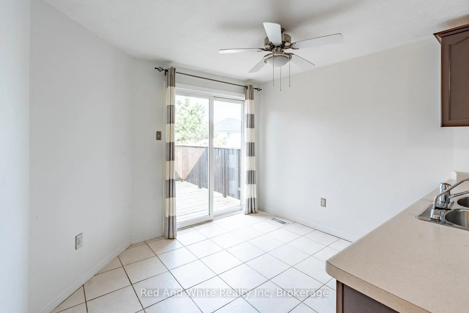 Photo 14 of Unit UPPER, 79 Munroe Crescent, Guelph, Clairfields/Hanlon Business Park — HOMEH