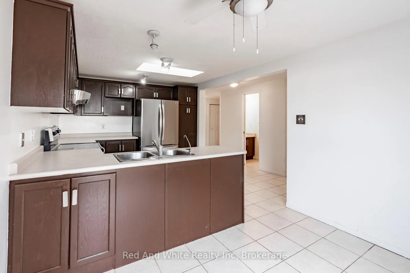 Photo 15 of Unit UPPER, 79 Munroe Crescent, Guelph, Clairfields/Hanlon Business Park — HOMEH
