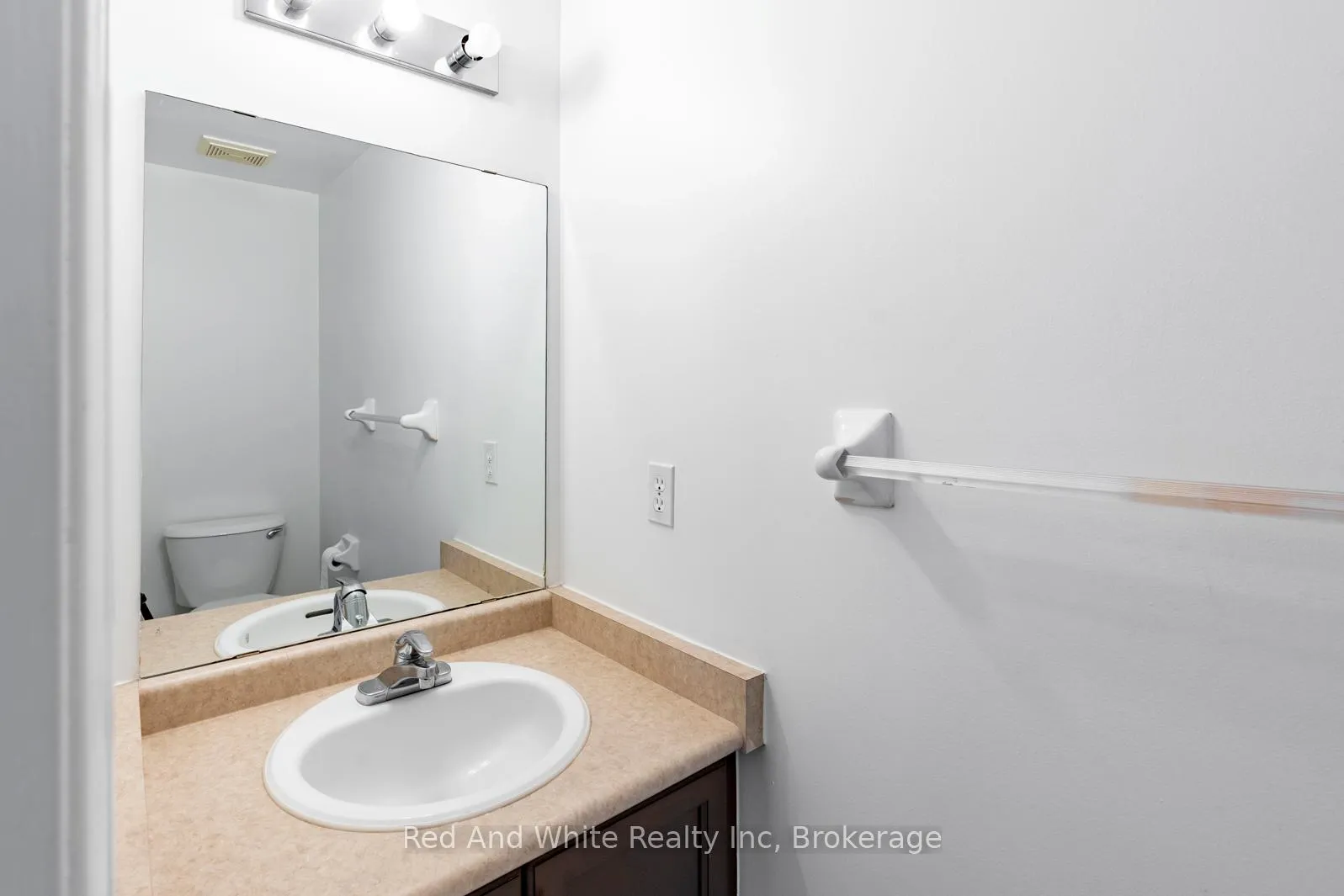 Photo 16 of Unit UPPER, 79 Munroe Crescent, Guelph, Clairfields/Hanlon Business Park — HOMEH