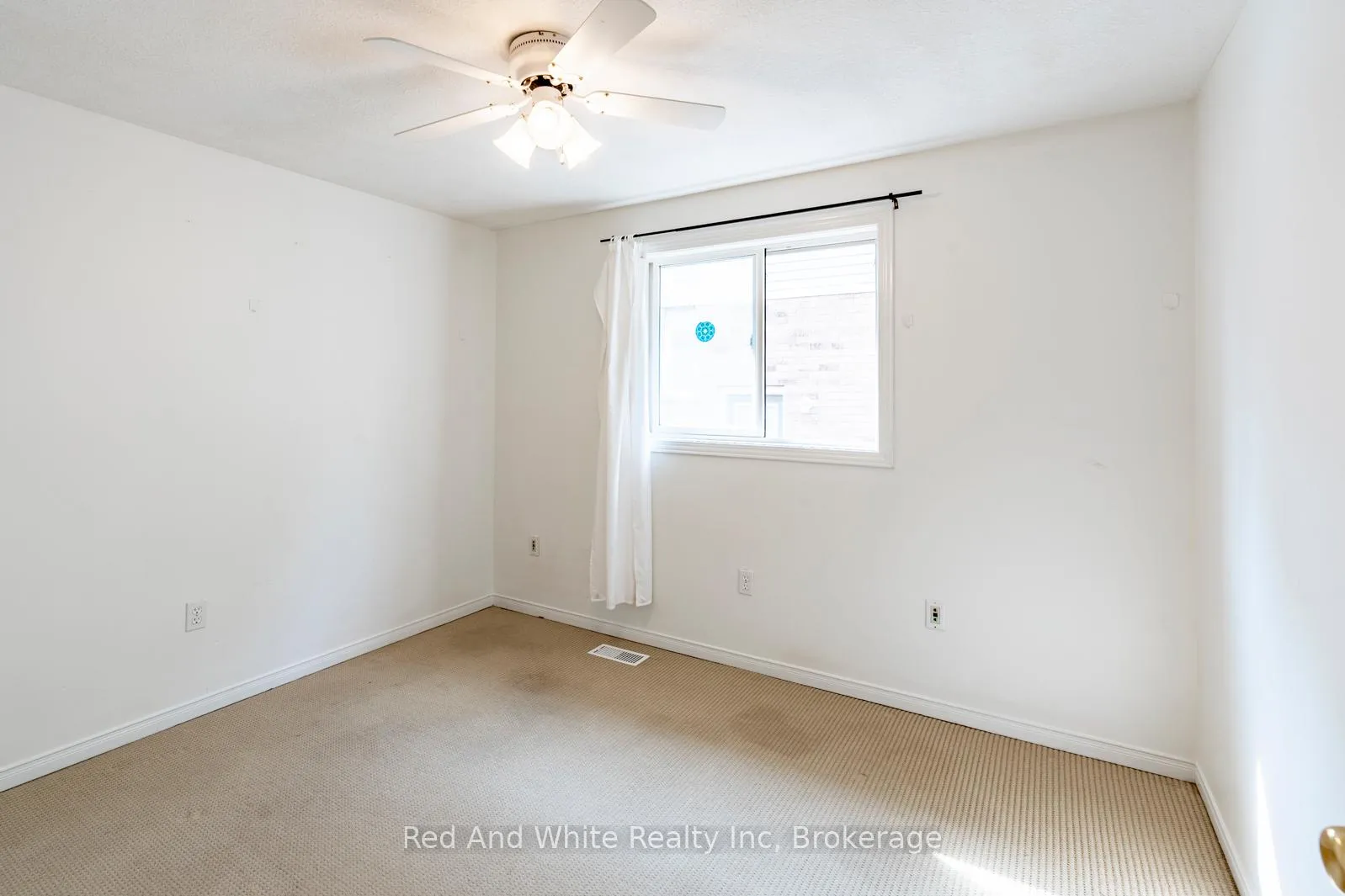 Photo 17 of Unit UPPER, 79 Munroe Crescent, Guelph, Clairfields/Hanlon Business Park — HOMEH