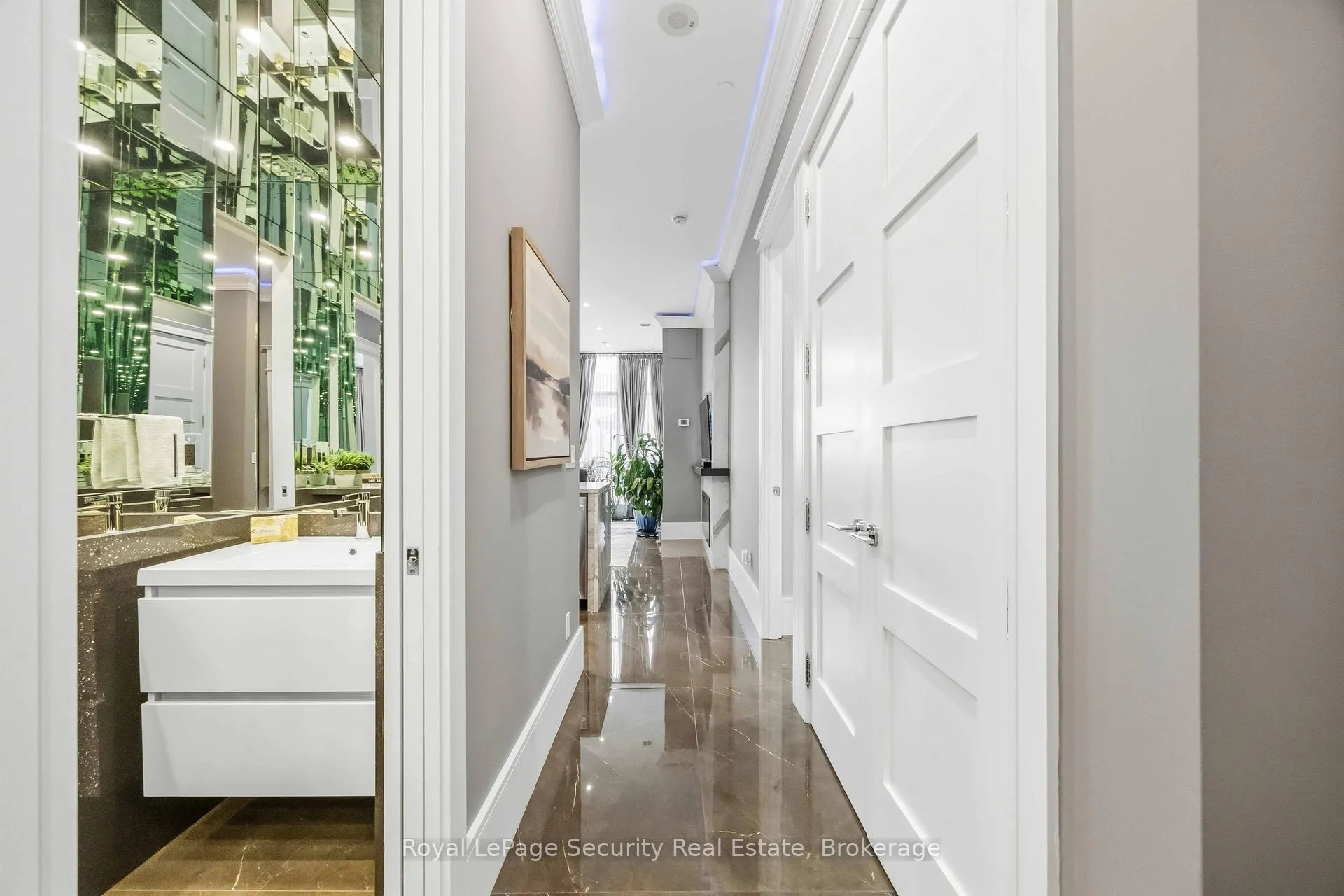 Photo 2 of Unit 202, 2900 Highway 7, Vaughan, Concord — HOMEH