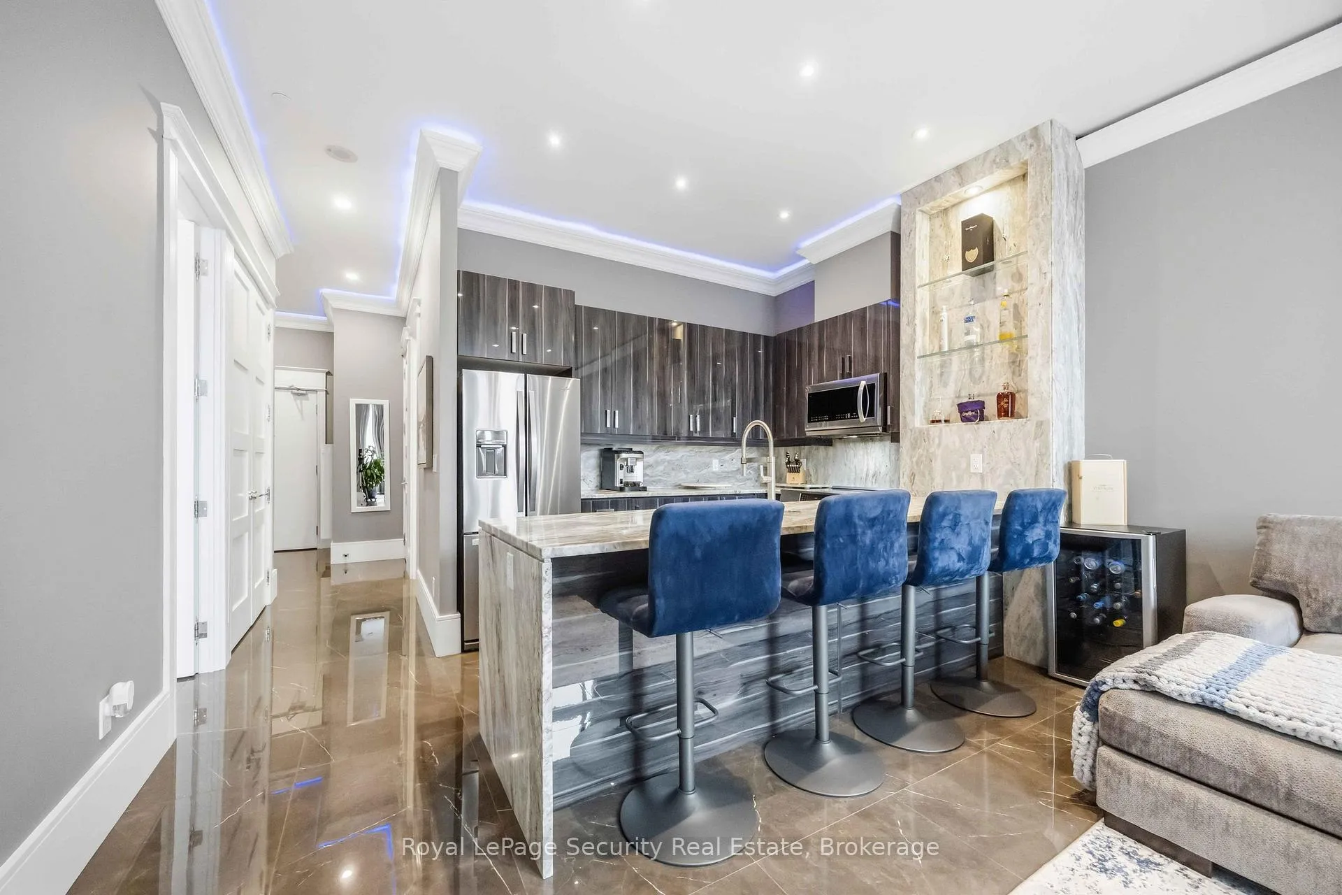 Photo 5 of Unit 202, 2900 Highway 7, Vaughan, Concord — HOMEH