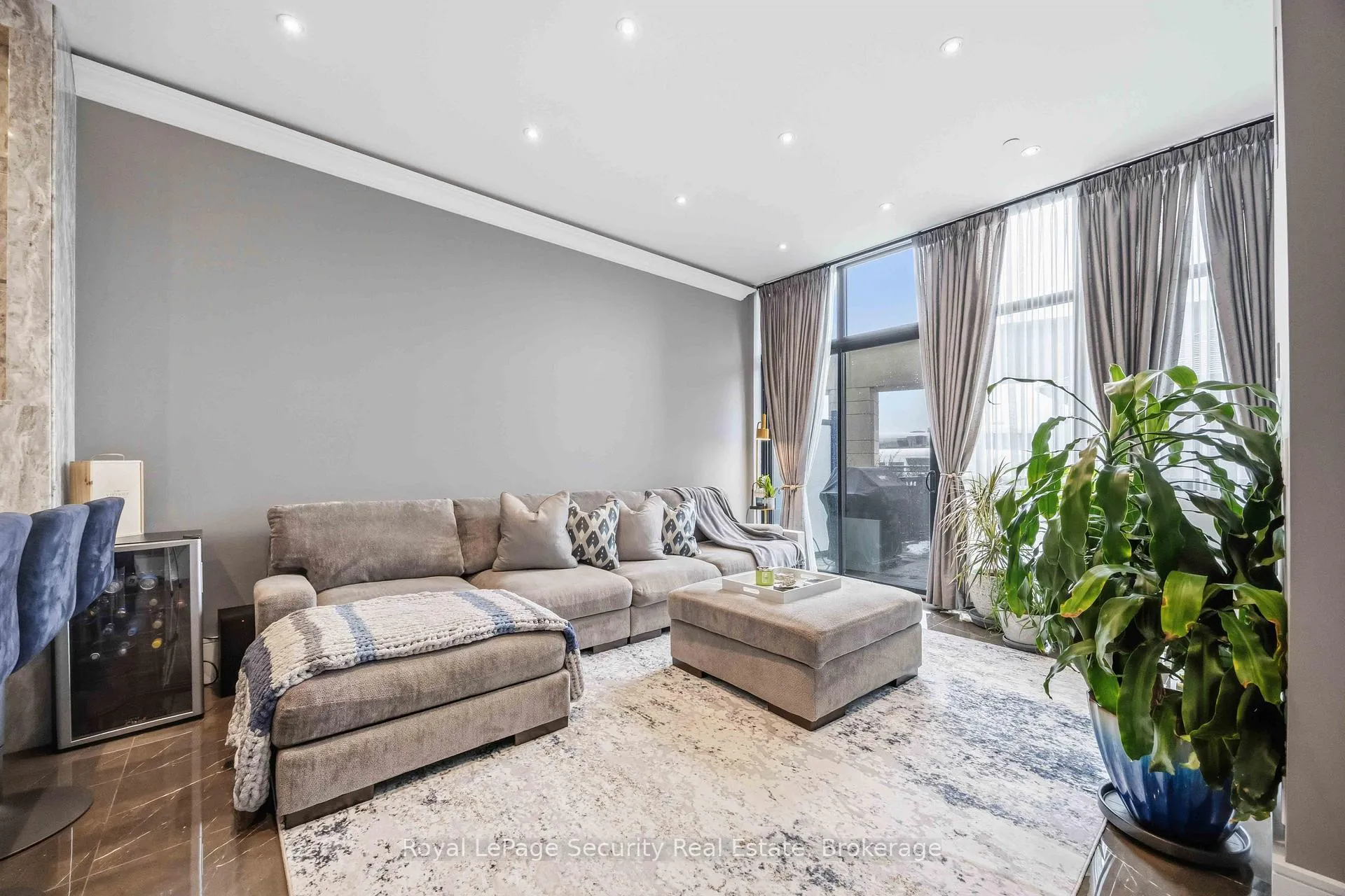 Photo 6 of Unit 202, 2900 Highway 7, Vaughan, Concord — HOMEH