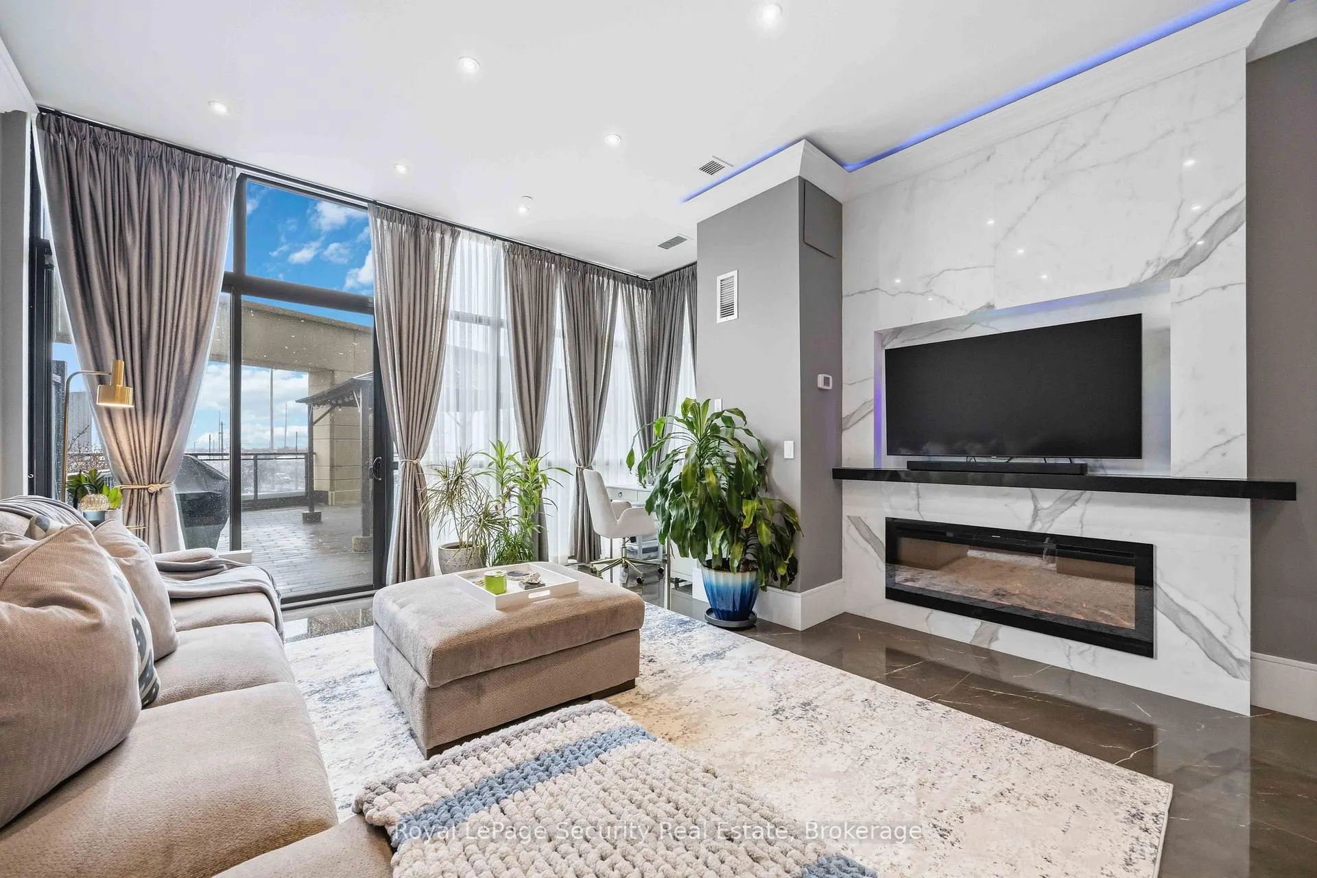 Photo 7 of Unit 202, 2900 Highway 7, Vaughan, Concord — HOMEH
