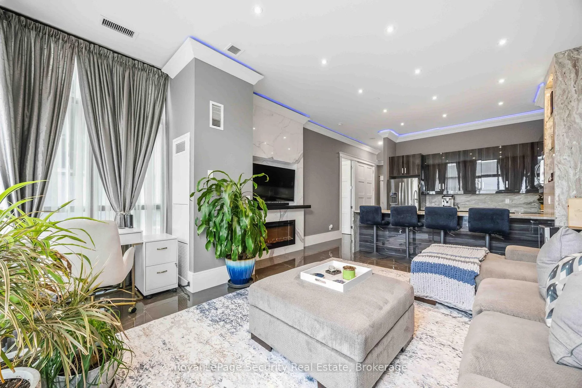 Photo 8 of Unit 202, 2900 Highway 7, Vaughan, Concord — HOMEH