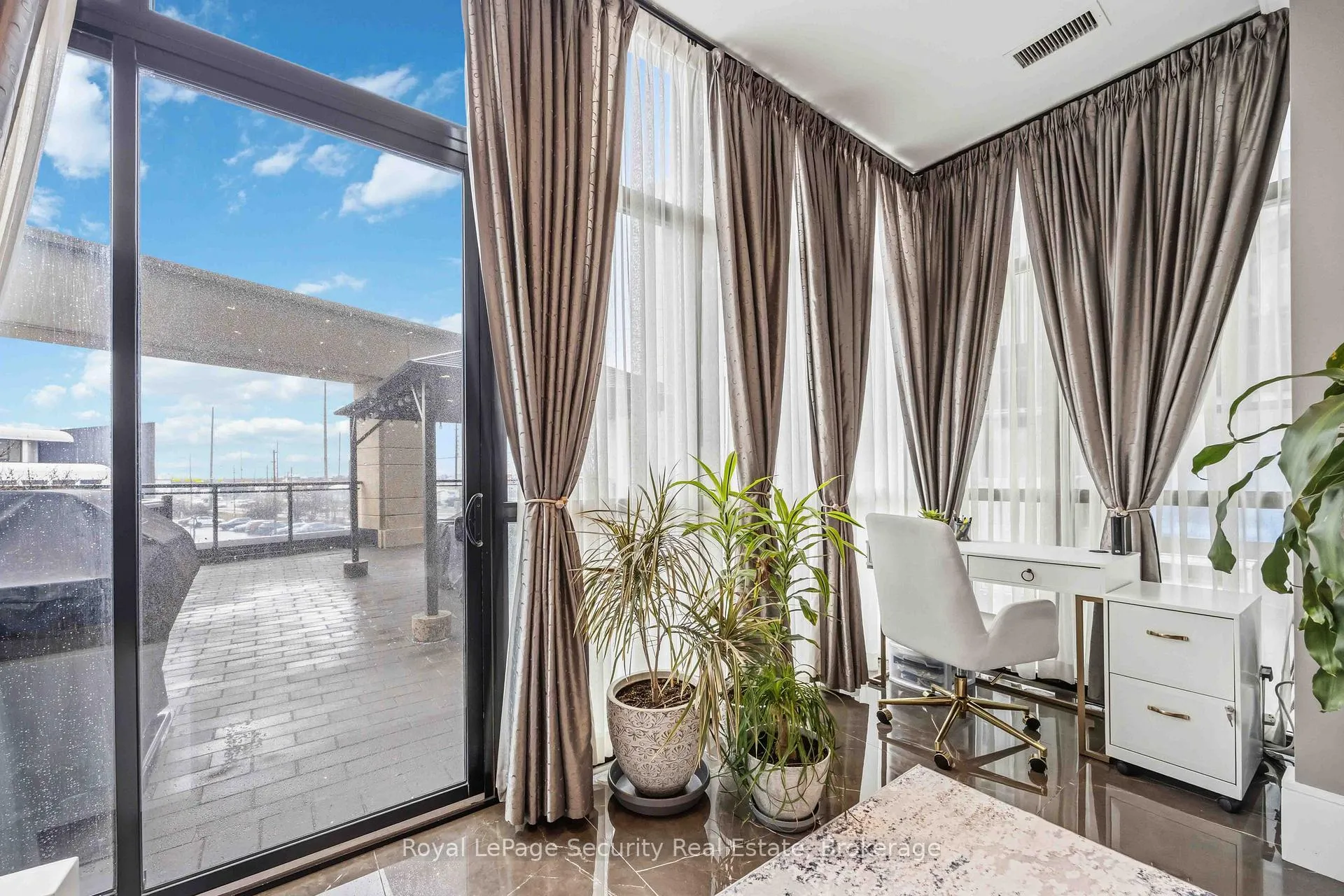 Photo 10 of Unit 202, 2900 Highway 7, Vaughan, Concord — HOMEH