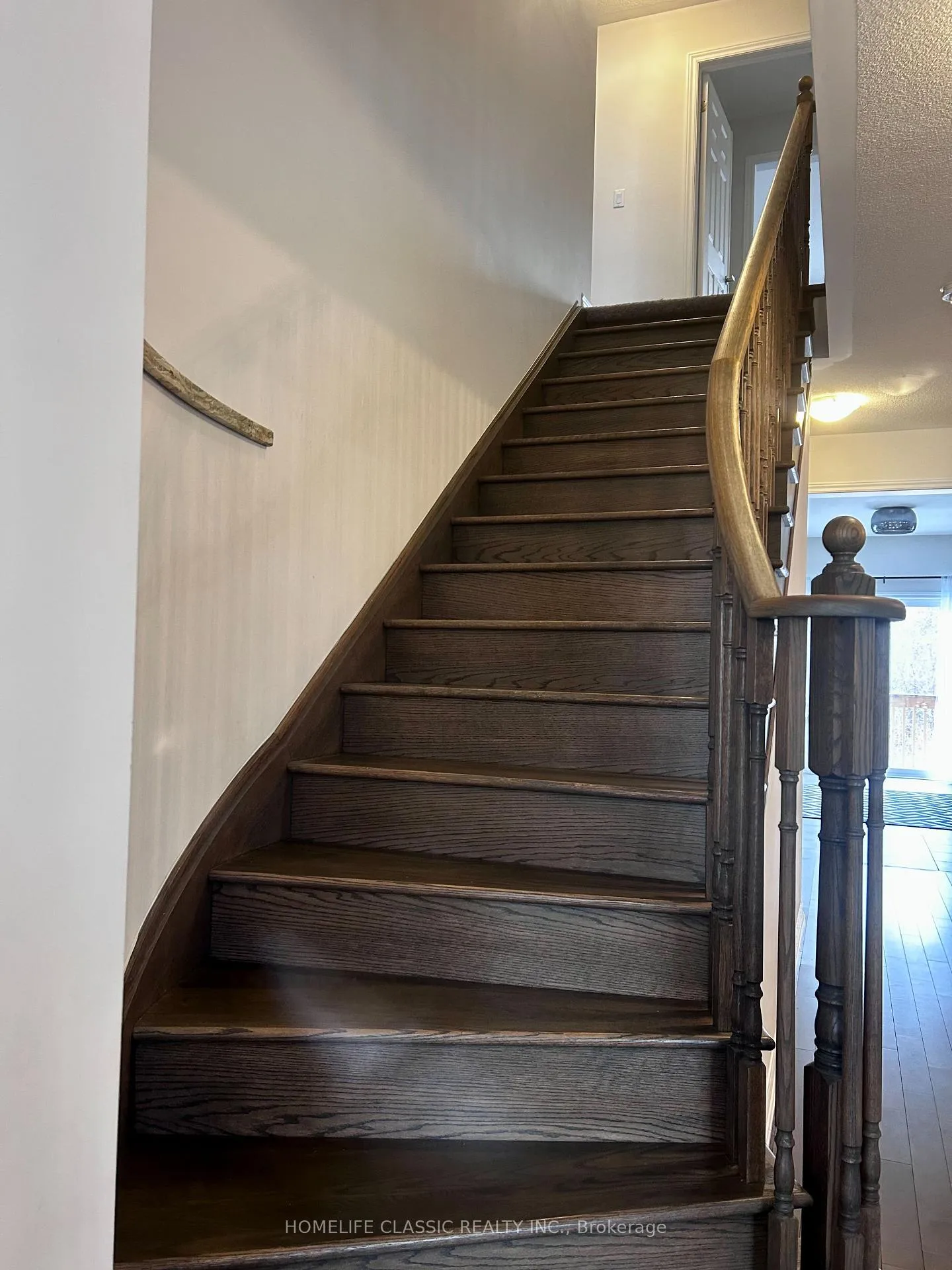Photo 4 of 91 Crombie Street S, Clarington, Bowmanville — HOMEH
