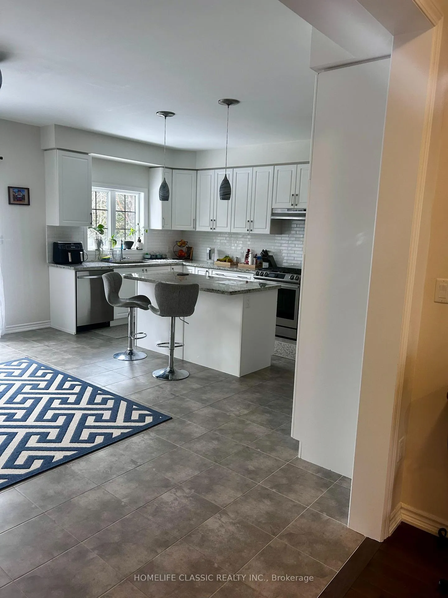 Photo 8 of 91 Crombie Street S, Clarington, Bowmanville — HOMEH