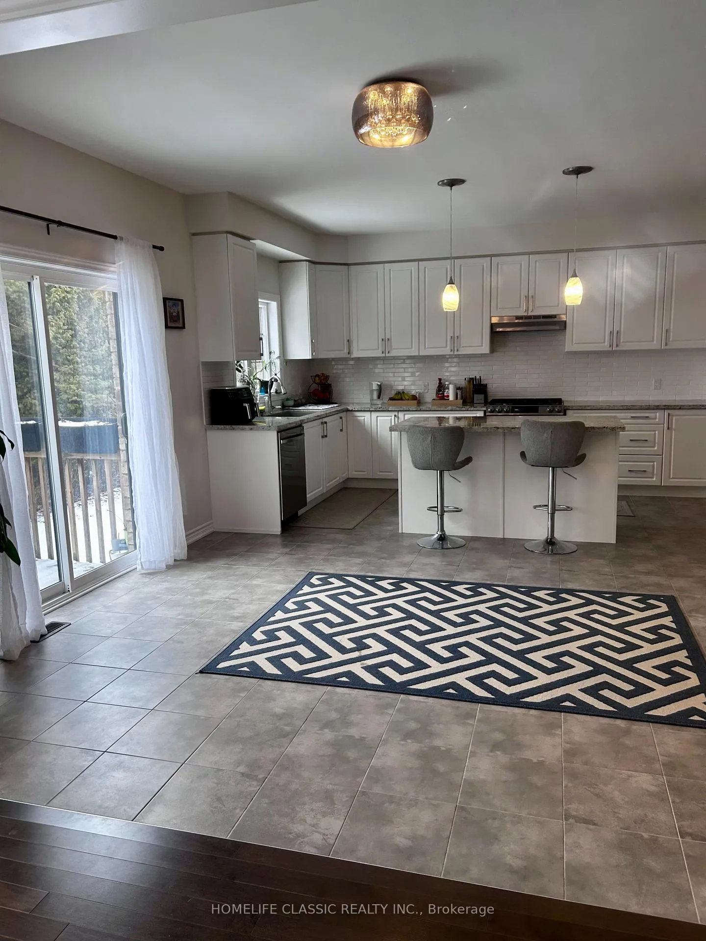 Photo 9 of 91 Crombie Street S, Clarington, Bowmanville — HOMEH