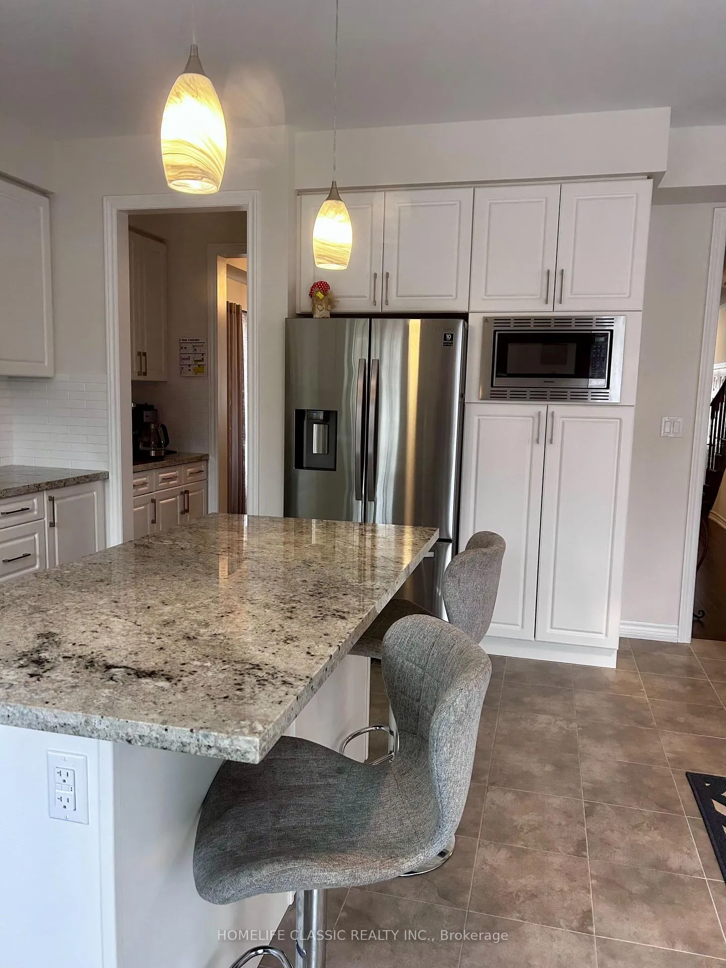 Photo 10 of 91 Crombie Street S, Clarington, Bowmanville — HOMEH