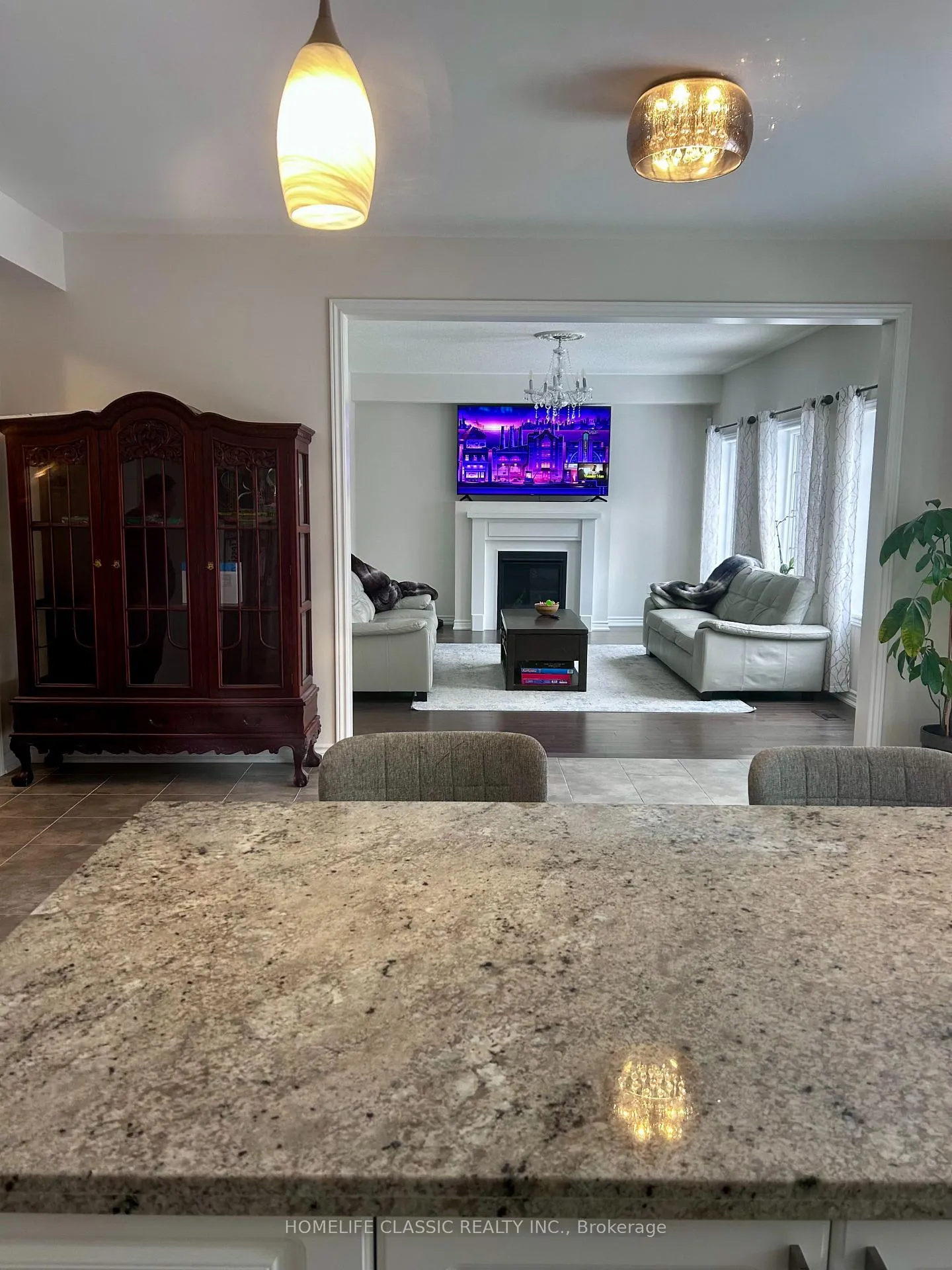 Photo 13 of 91 Crombie Street S, Clarington, Bowmanville — HOMEH