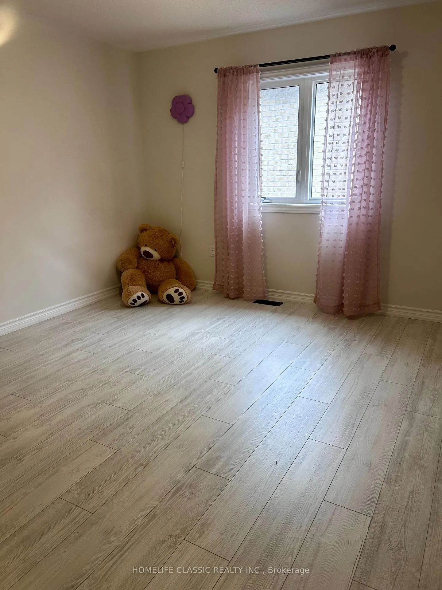 Photo 26 of 91 Crombie Street S, Clarington, Bowmanville — HOMEH