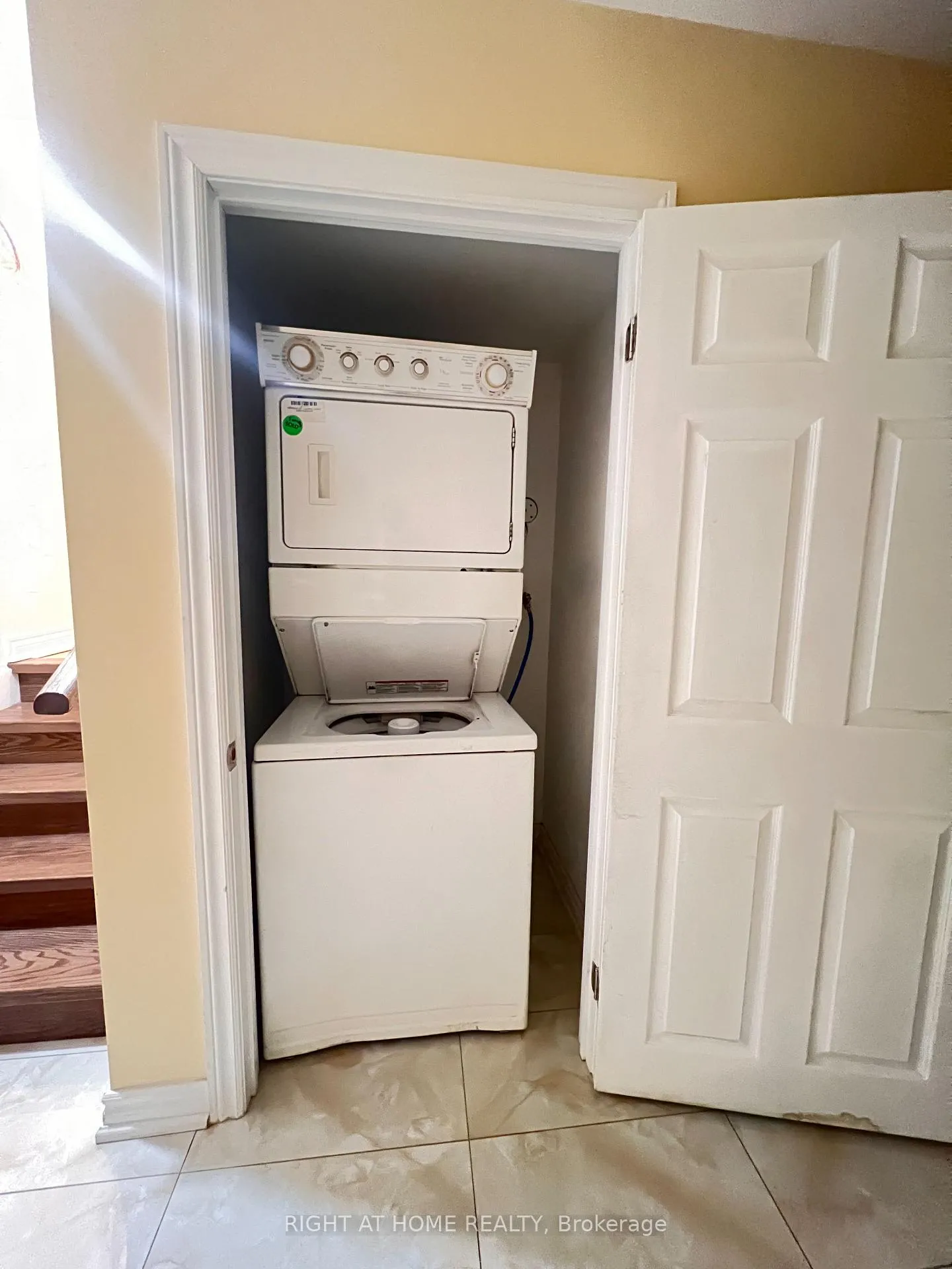 Photo 5 of Unit BASEMENT, 17 Asterfield Drive E, Scarborough, West Hill — HOMEH