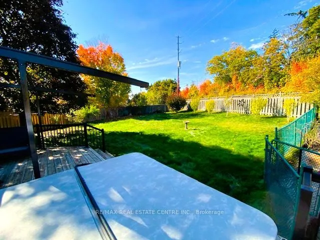 Photo 3 of 6 Waverly Place, Brampton, Heart Lake West — HOMEH