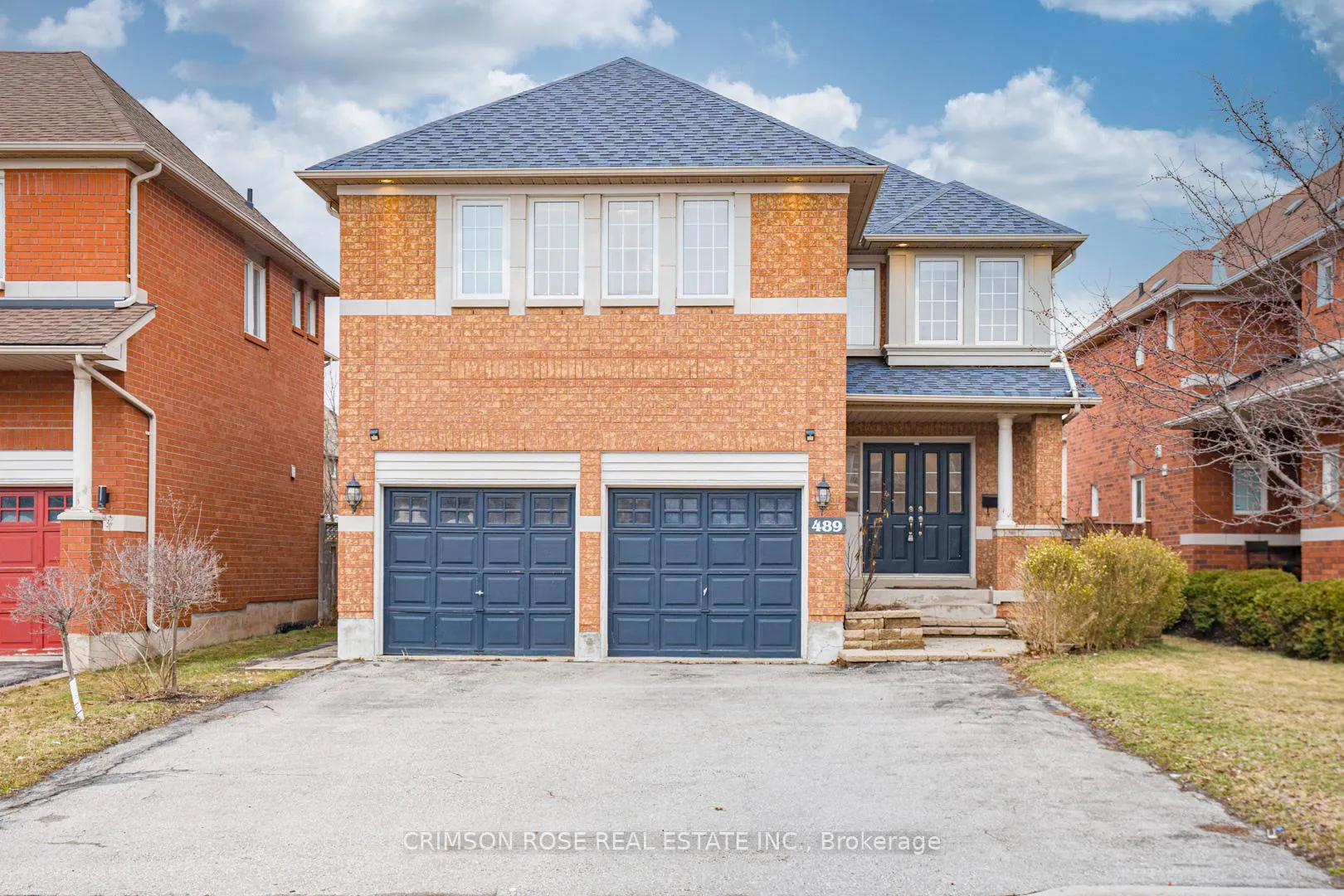 Front of 489 Ravineview Way