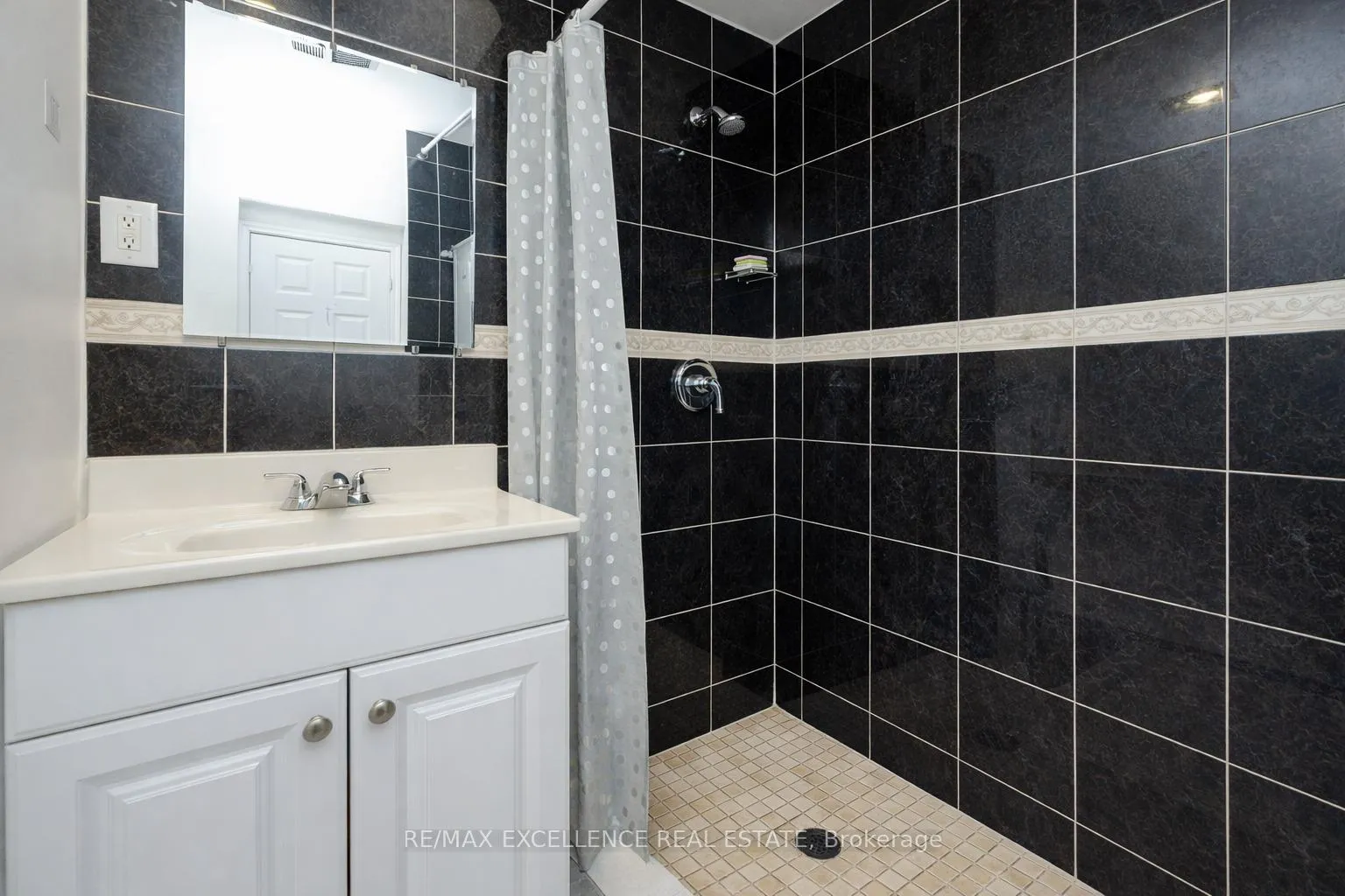 Photo 37 of 33 Wildberry Crescent, Brampton, Sandringham-Wellington — HOMEH