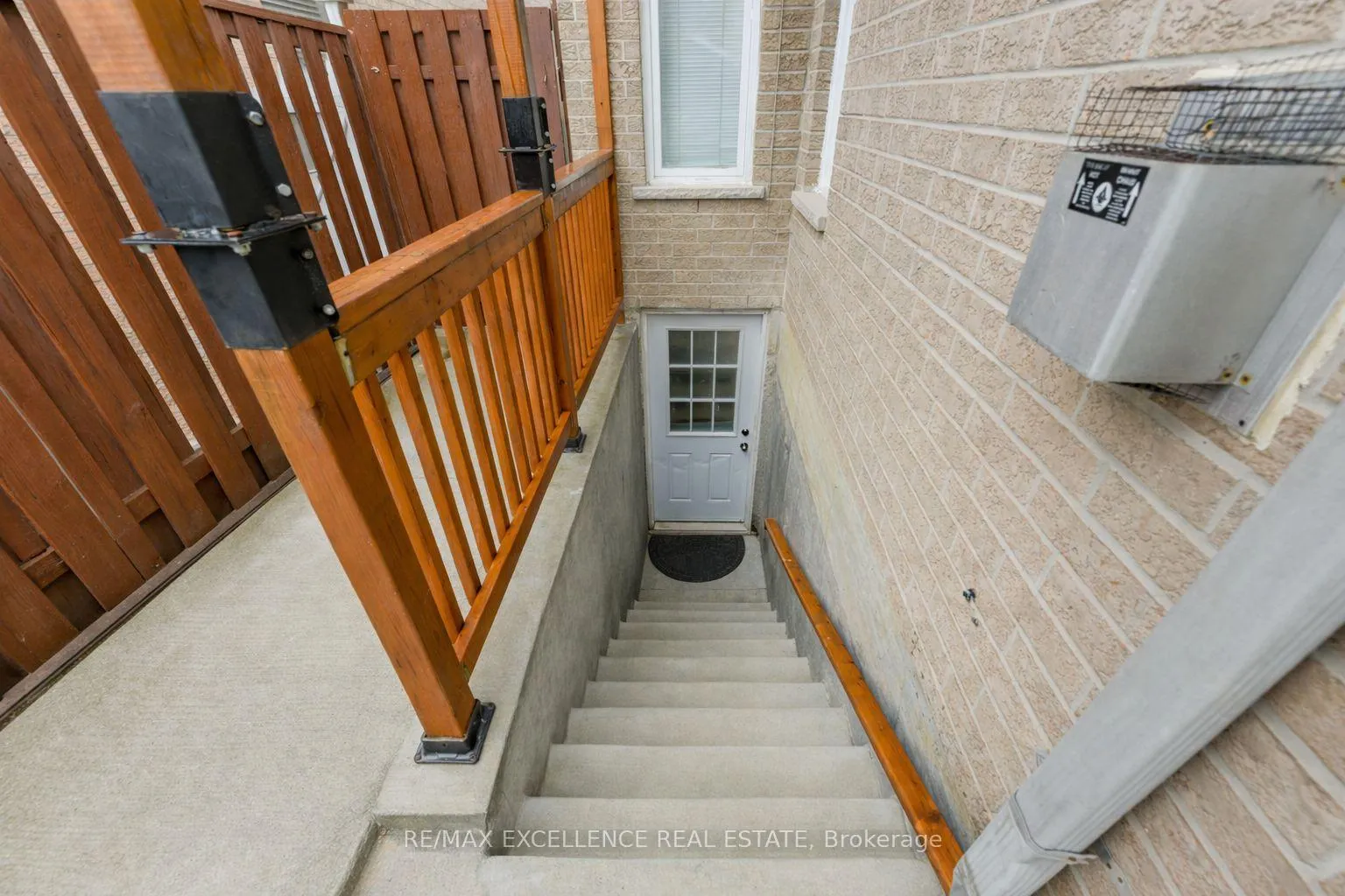 Photo 41 of 33 Wildberry Crescent, Brampton, Sandringham-Wellington — HOMEH