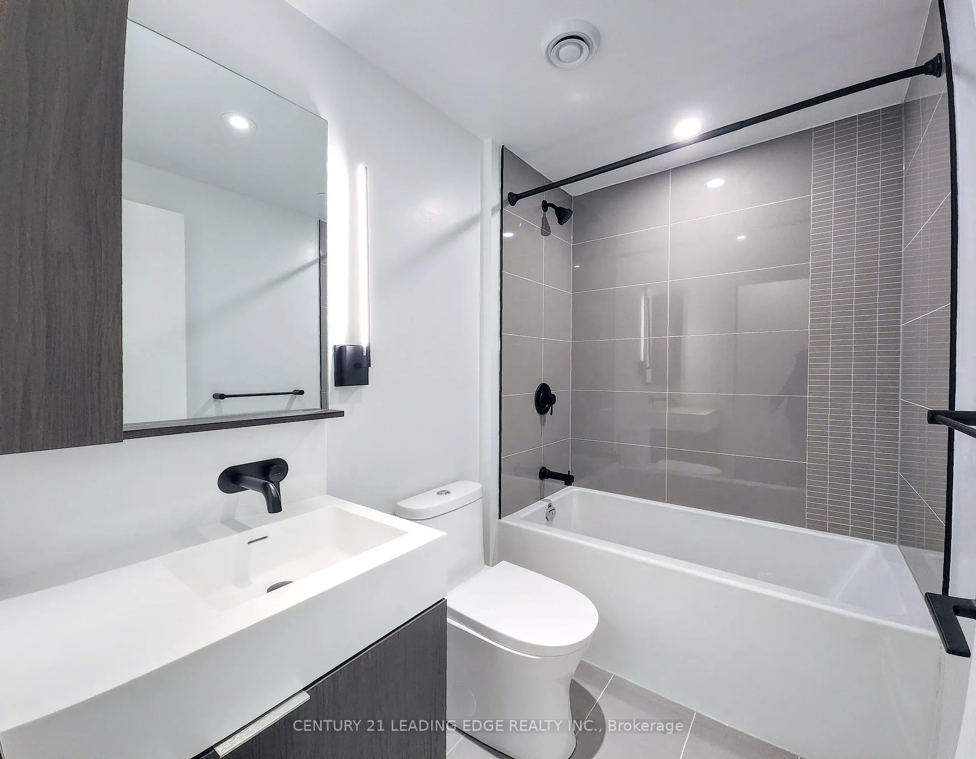 Photo 6 of Unit 412 N, 117 Broadway Avenue N, Toronto, Mount Pleasant West — HOMEH