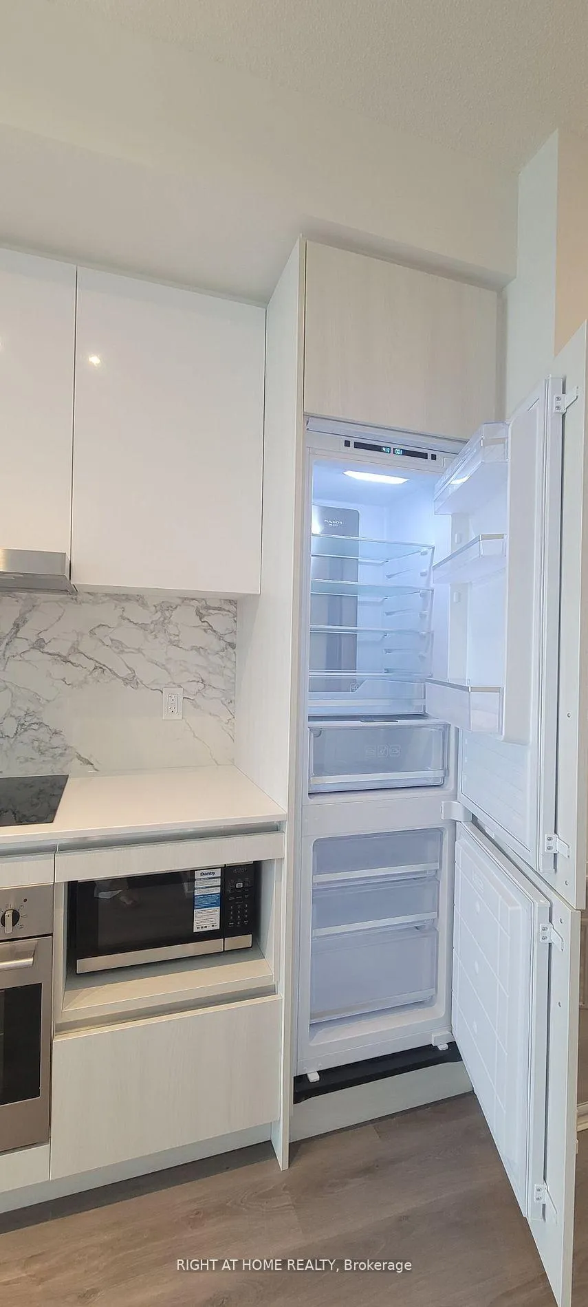 Photo 10 of Unit 5303, 225 Commerce Street, Vaughan, Vaughan Corporate Centre — HOMEH
