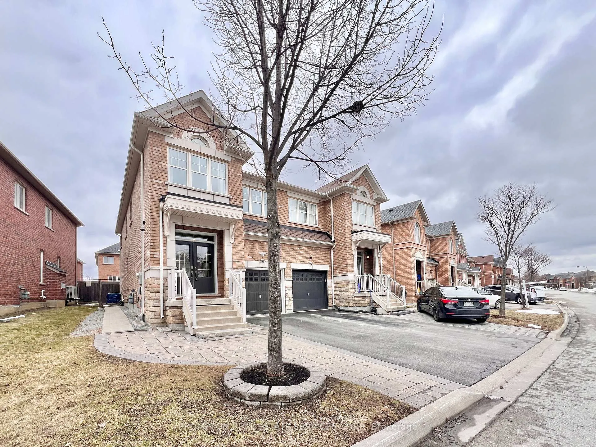 Photo 2 of 40 Staglin Court, Markham, Cathedraltown — HOMEH
