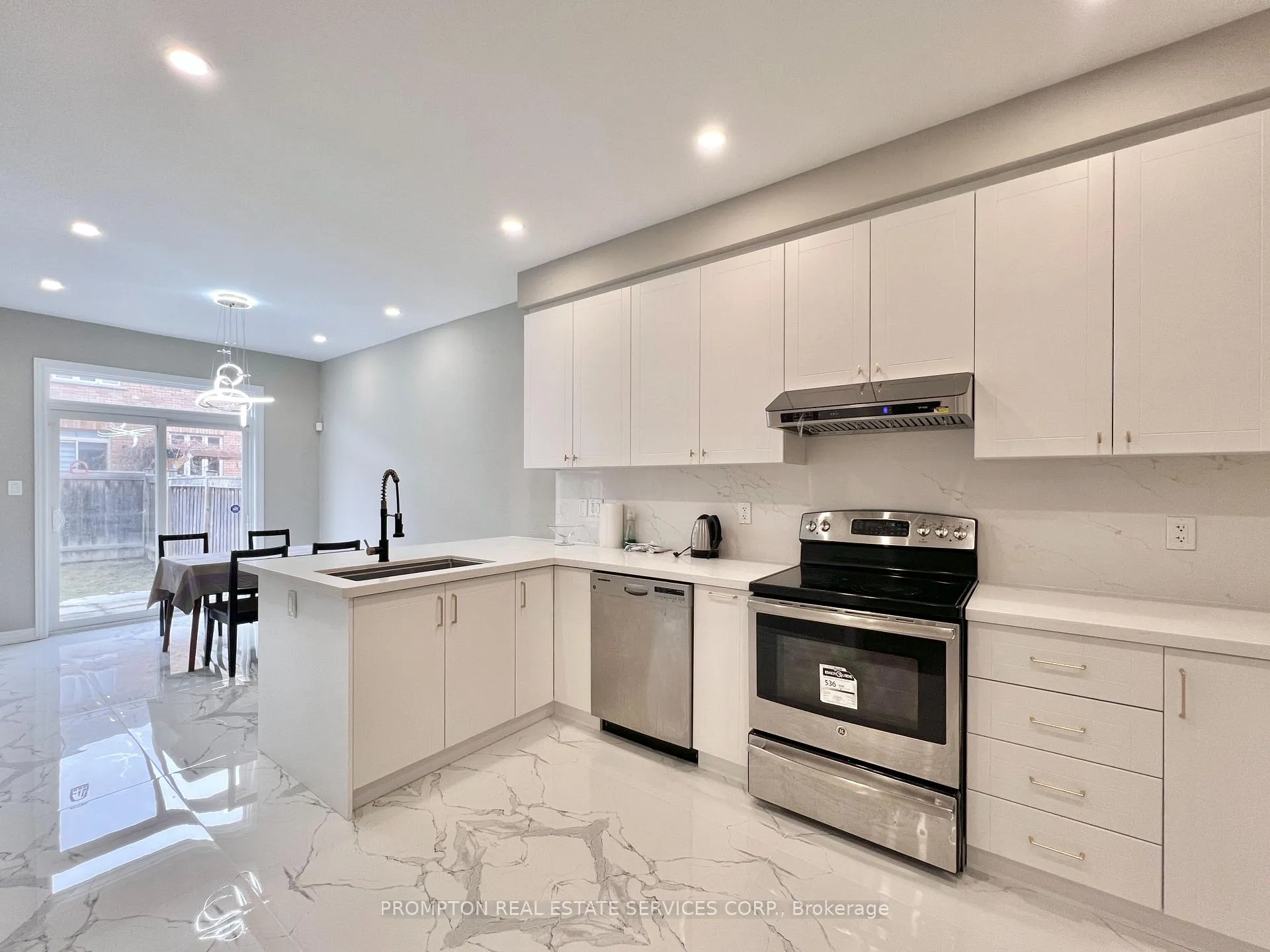 Photo 7 of 40 Staglin Court, Markham, Cathedraltown — HOMEH