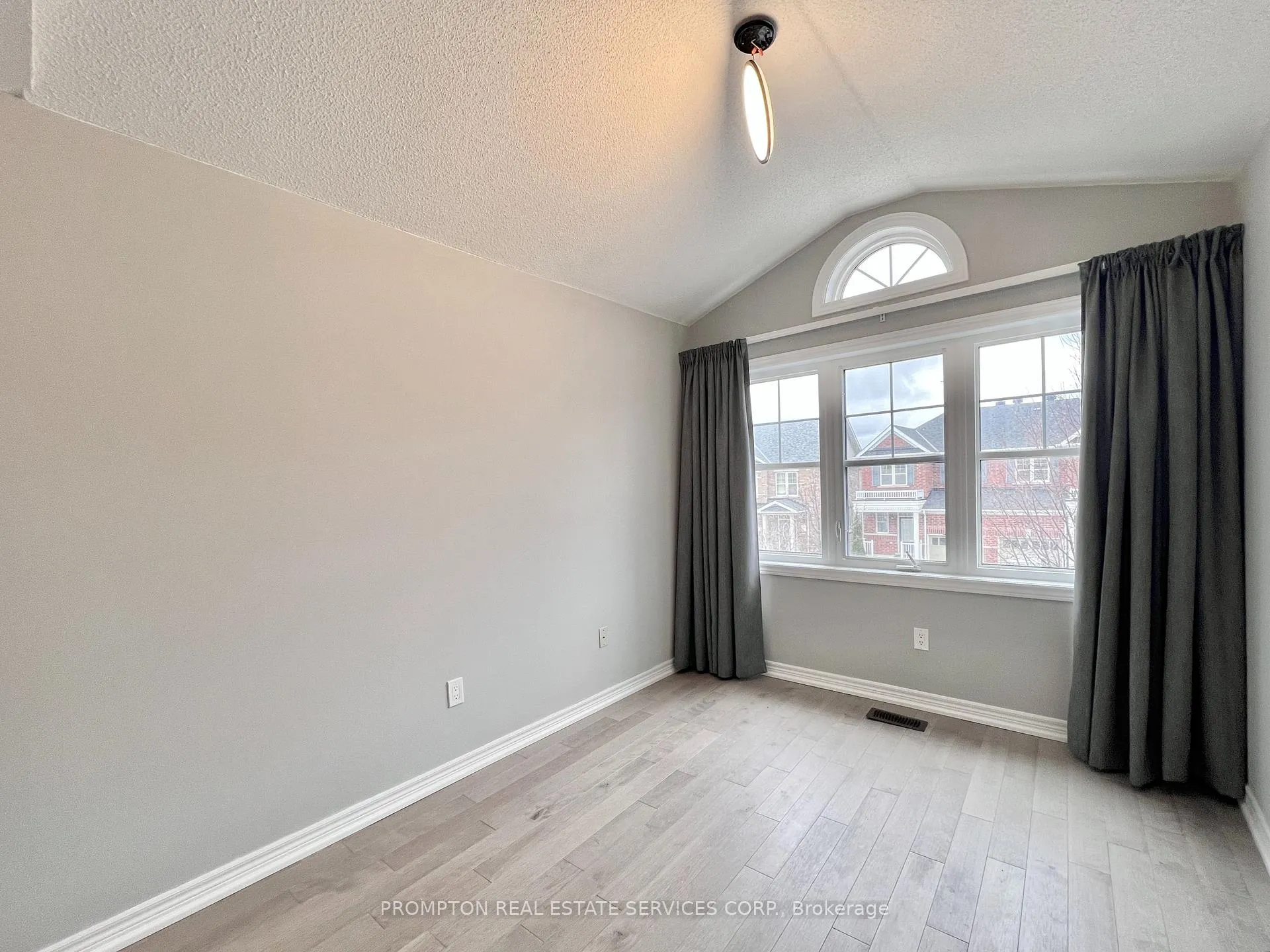 Photo 35 of 40 Staglin Court, Markham, Cathedraltown — HOMEH